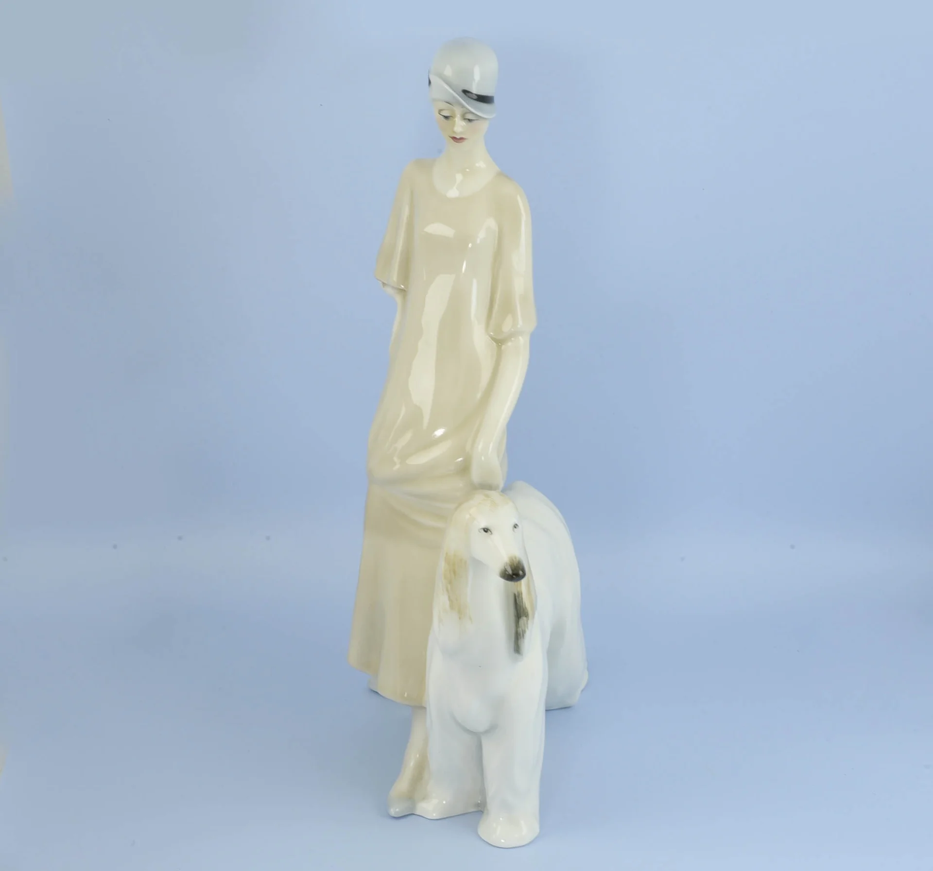 ДАМА С СОБАКОЙ фарфор Royal Doulton Англия - миниатюра 5
