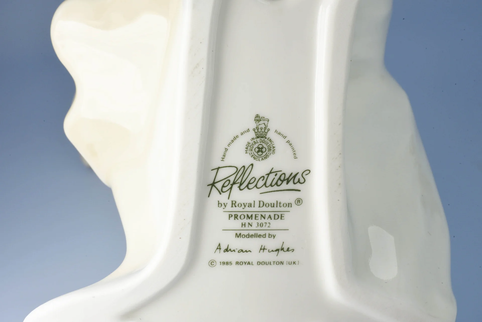 ДАМА С СОБАКОЙ фарфор Royal Doulton Англия - миниатюра 7