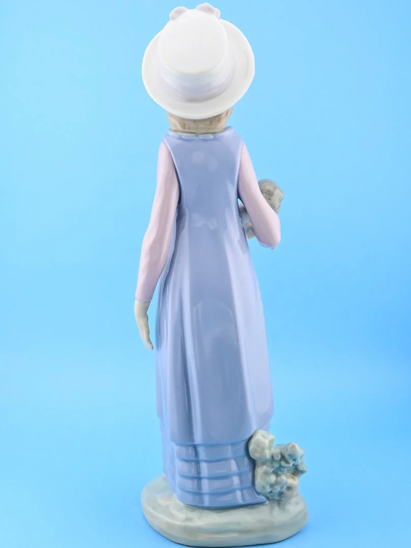 Девочка с куклой фарфор Lladro Испания - миниатюра 4