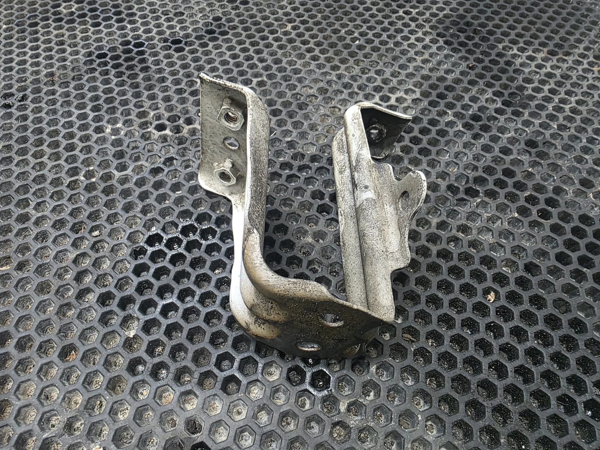 Кронштейн крыла переднего правого Acura RDX I (2006—2009) - изображение 1