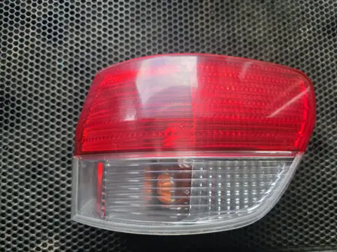 Фонарь задний наружный правый Toyota Vista Ardeo I (1998—2000) 2.0 AT (145 л.с.)