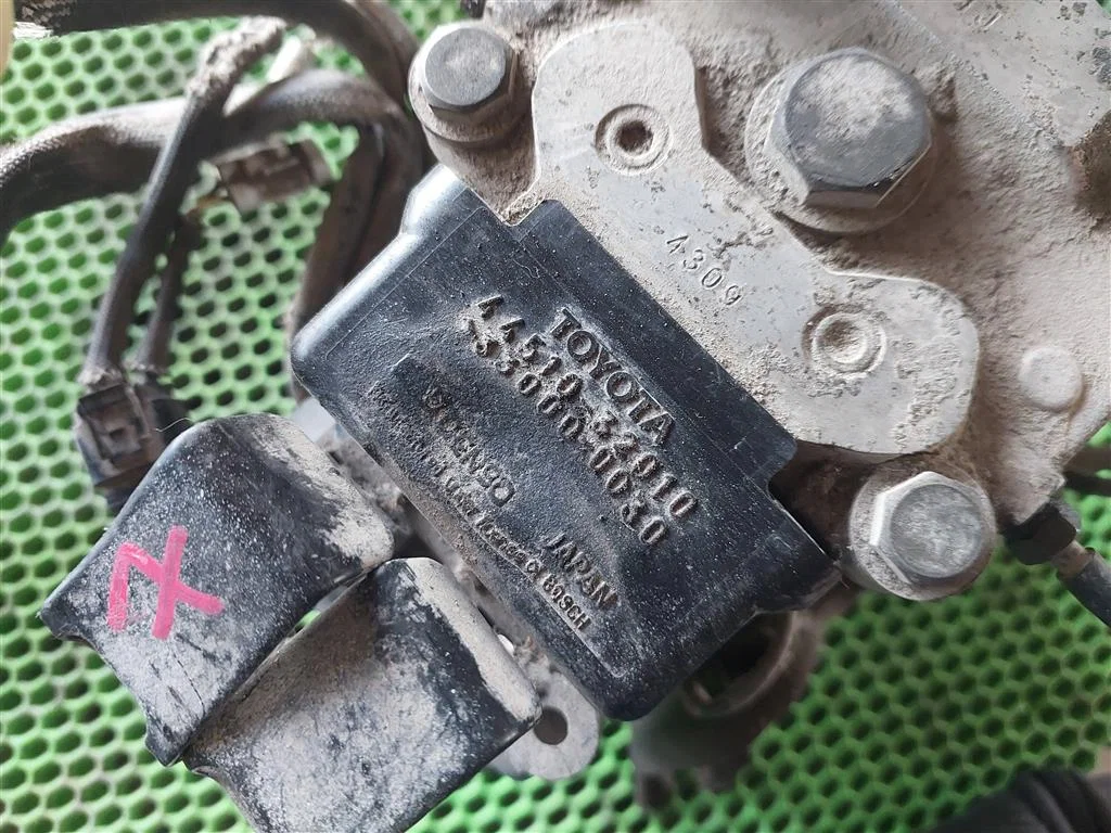 Блок ABS (насос) Toyota Vista V20 (1986—1990) - миниатюра 4