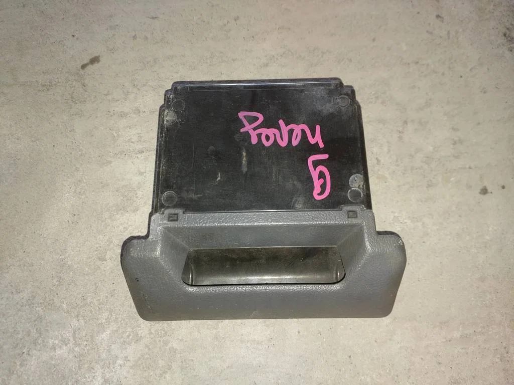 Пепельница Toyota Town Ace III (1992—1996) - миниатюра 2