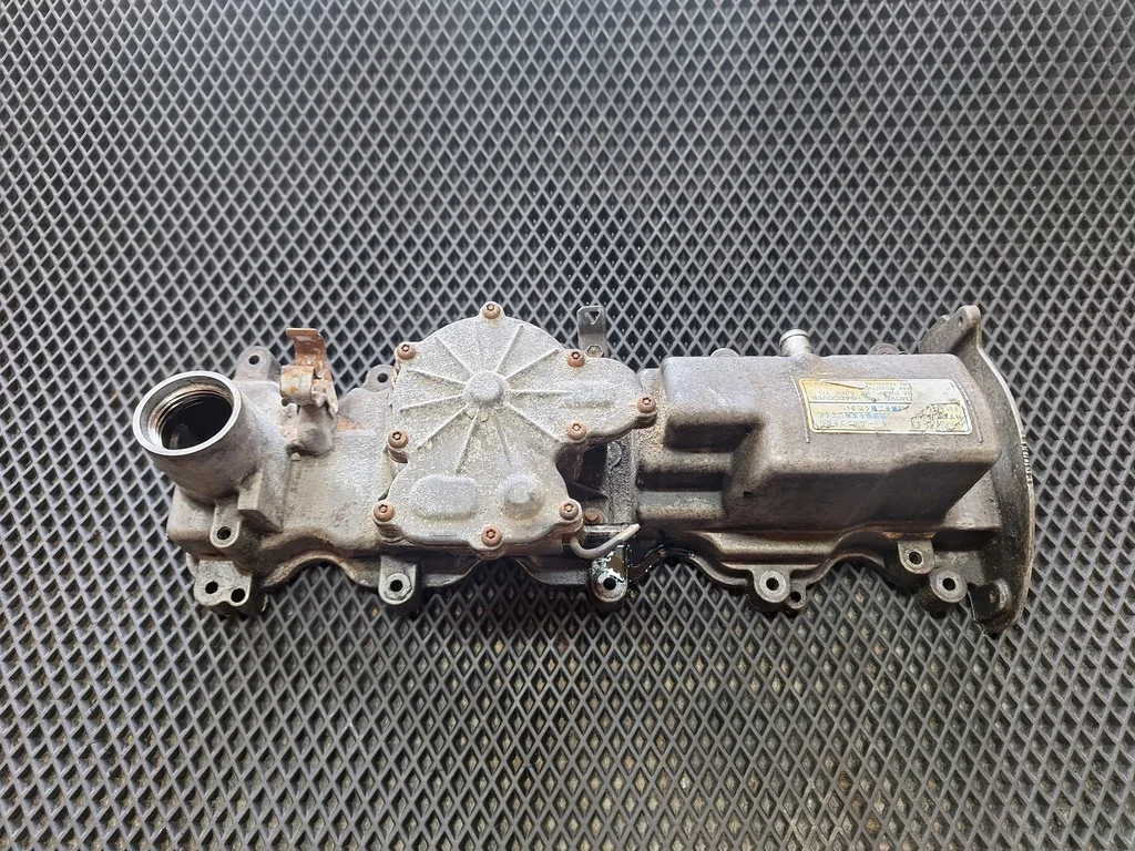 Крышка головки блока (клапанная) Toyota Corolla V