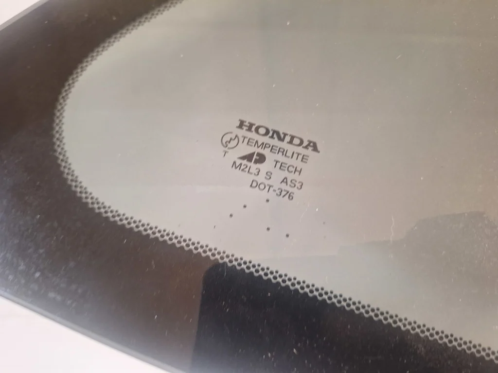 Стекло кузовное глухое правое Acura MDX I (2000—2 - миниатюра 3