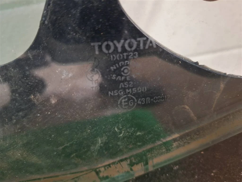 Стекло двери задней левой Toyota Vista V20 (1986—1990) - миниатюра 2