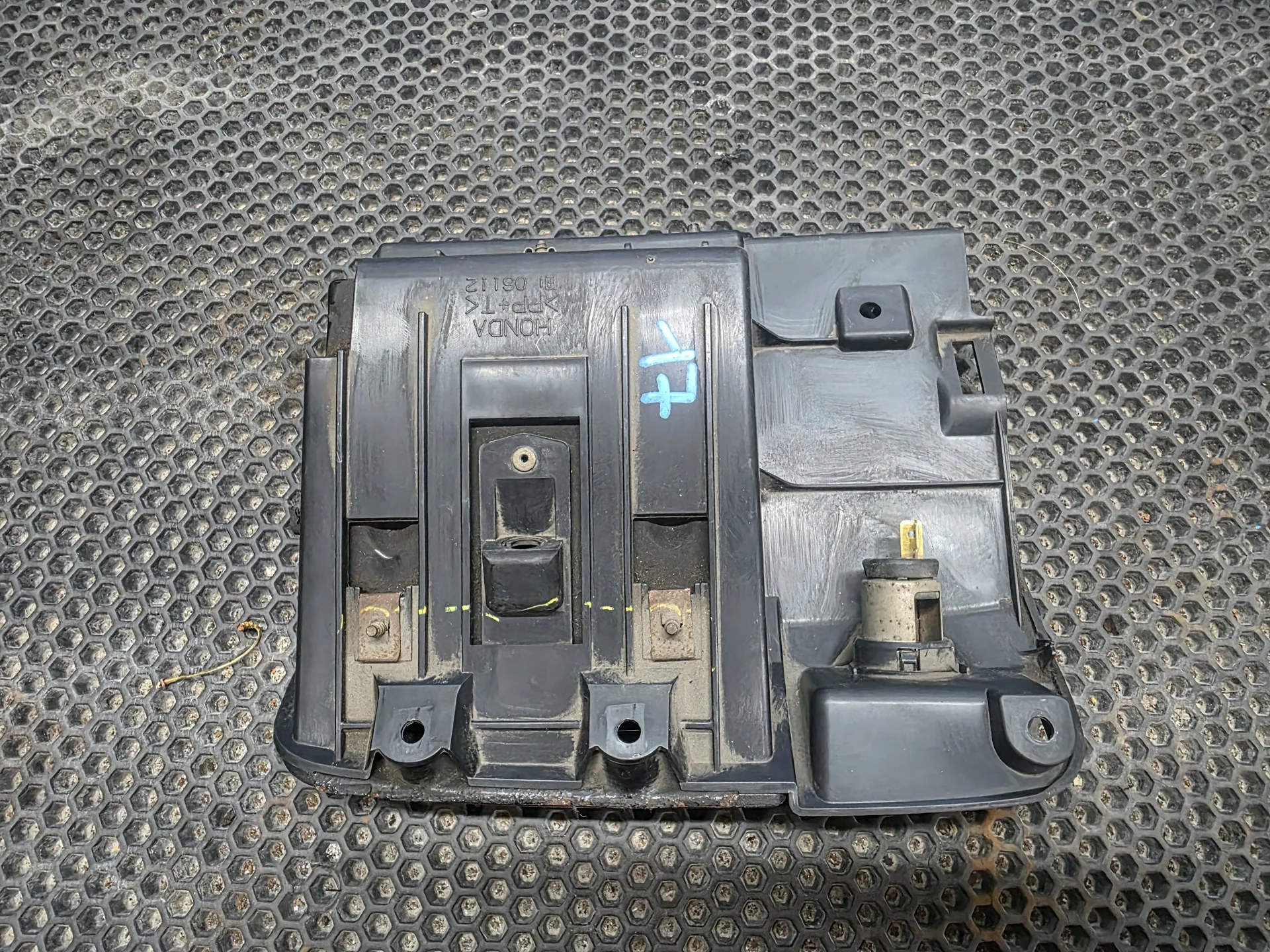 Пепельница передняя Acura MDX I (2000—2006) 3.5 4WD AT (260 л.с.)