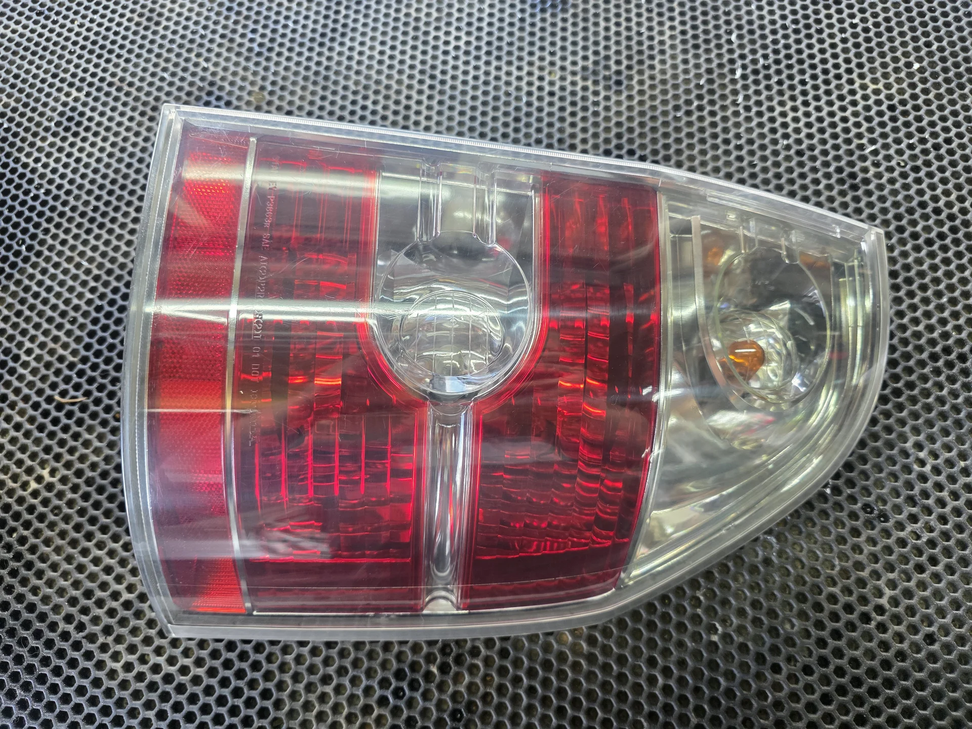 Фонарь задний правый Acura MDX I (2000—2006) 3.5 4WD AT (260 л.с.)