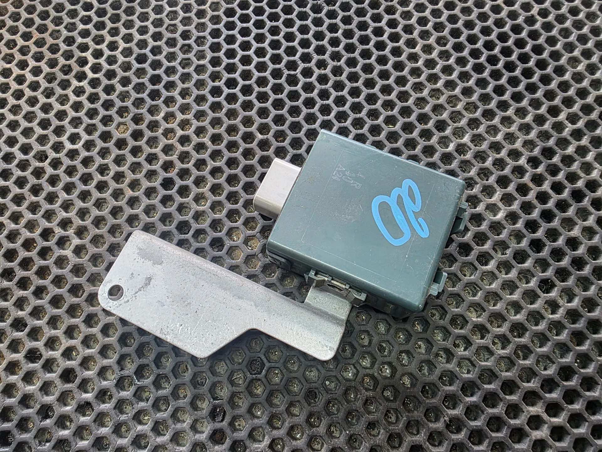 блок управления дверьми Suzuki Baleno I (1995—2002) - миниатюра 2