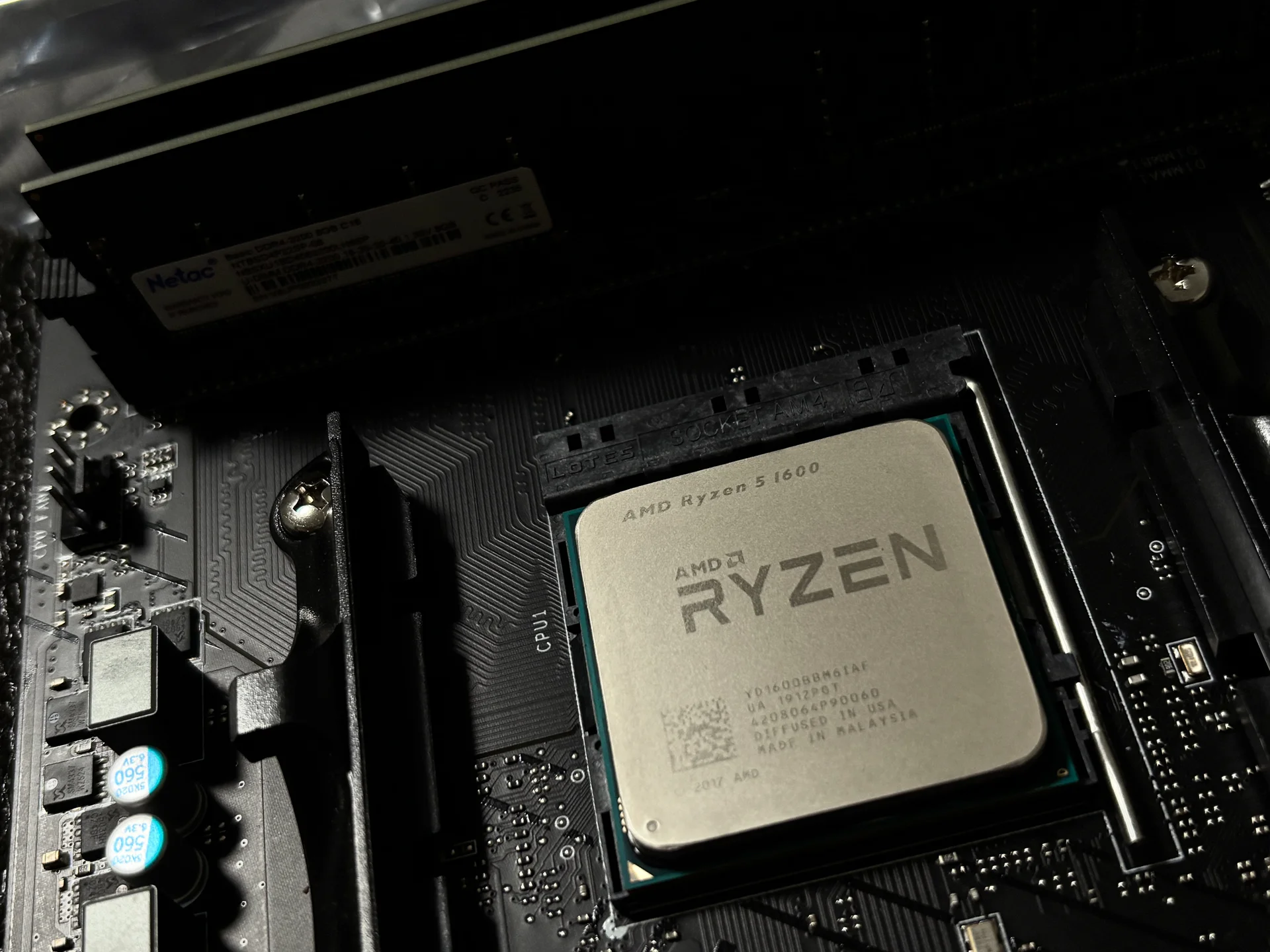 Комплект AM4: MSI B450M + Ryzen 5 1600 AF + 16GB D - миниатюра 3