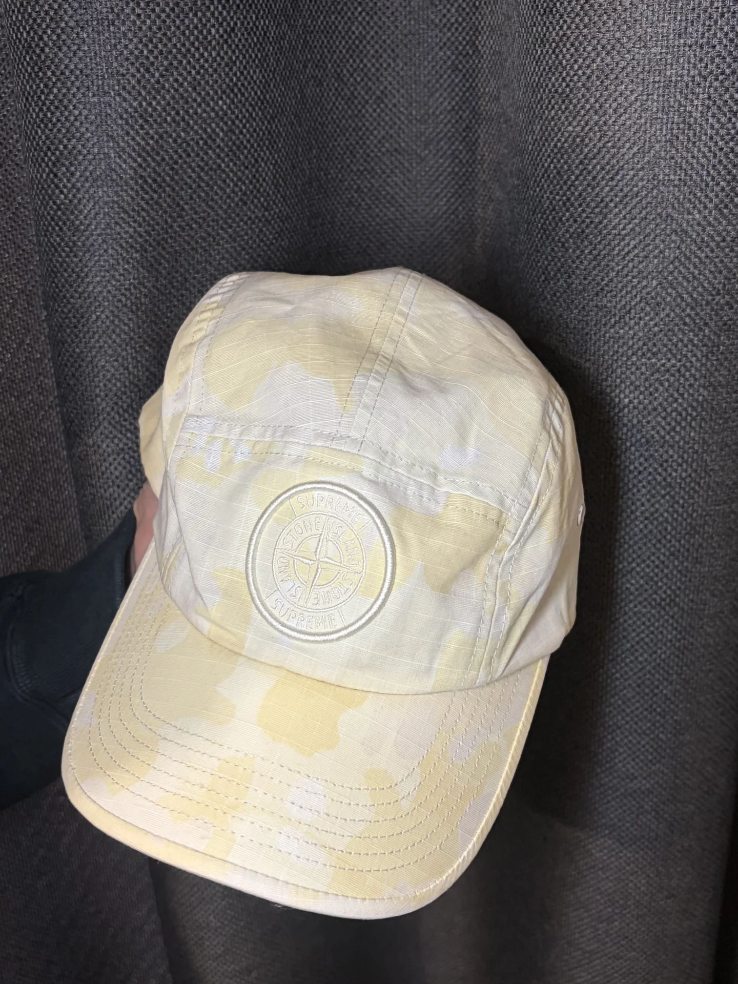 stone island x supreme кепка оригинал меняет цвет