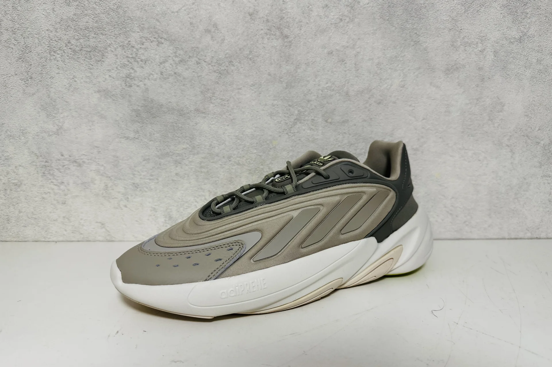 Кроссовки Adidas Ozelia - изображение 1