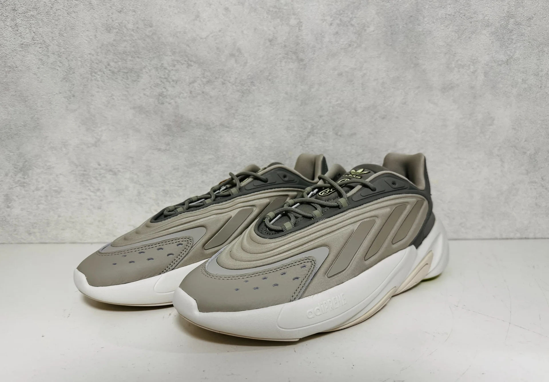 Кроссовки Adidas Ozelia - миниатюра 2