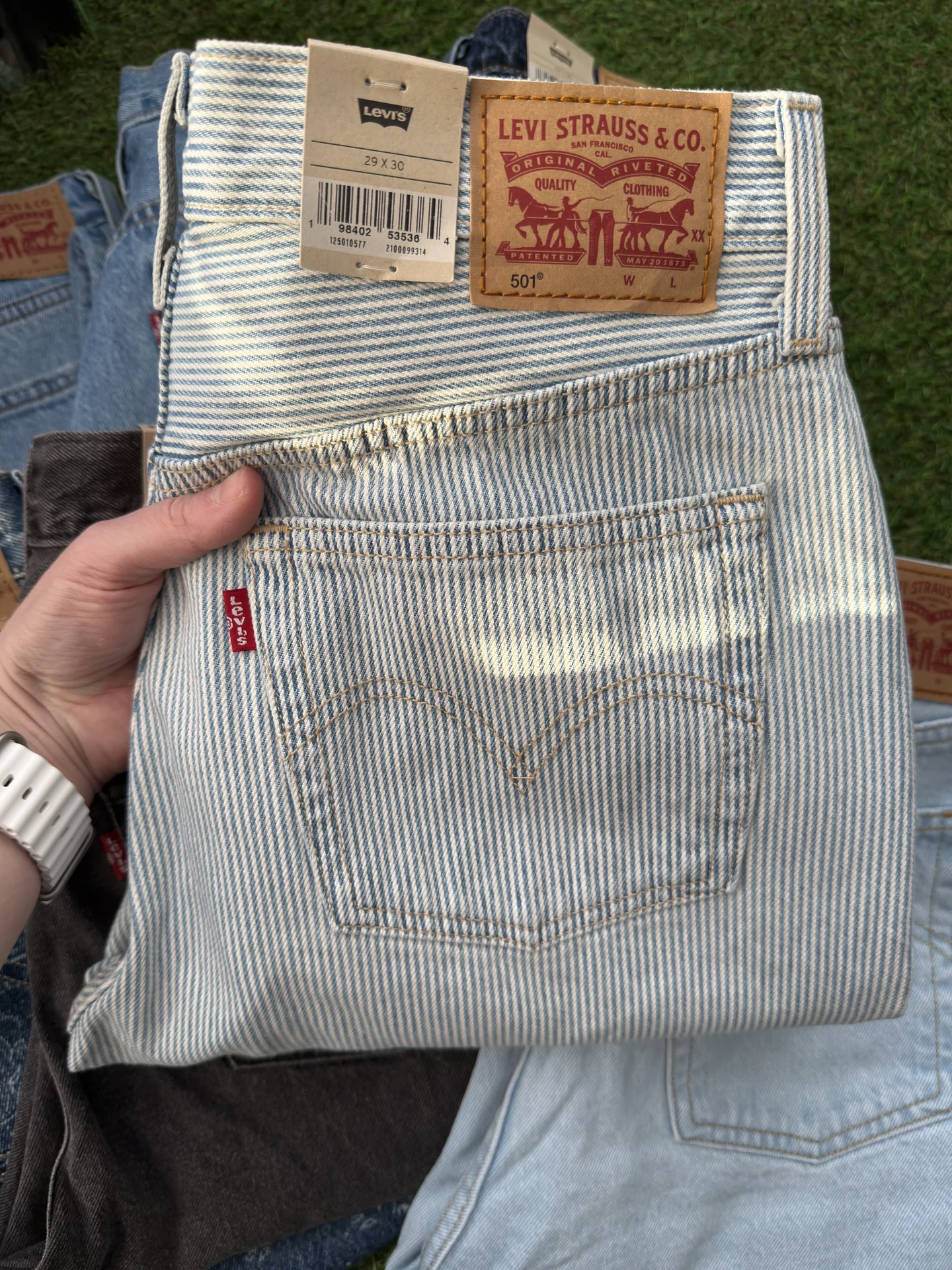 Джинсы женские Levis - миниатюра 2
