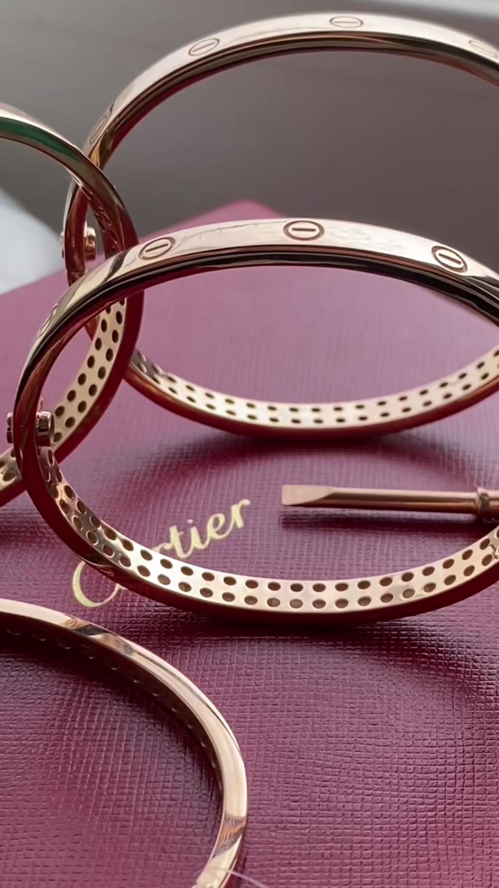 Браслет Cartier love золото 585 пробы - видео 7