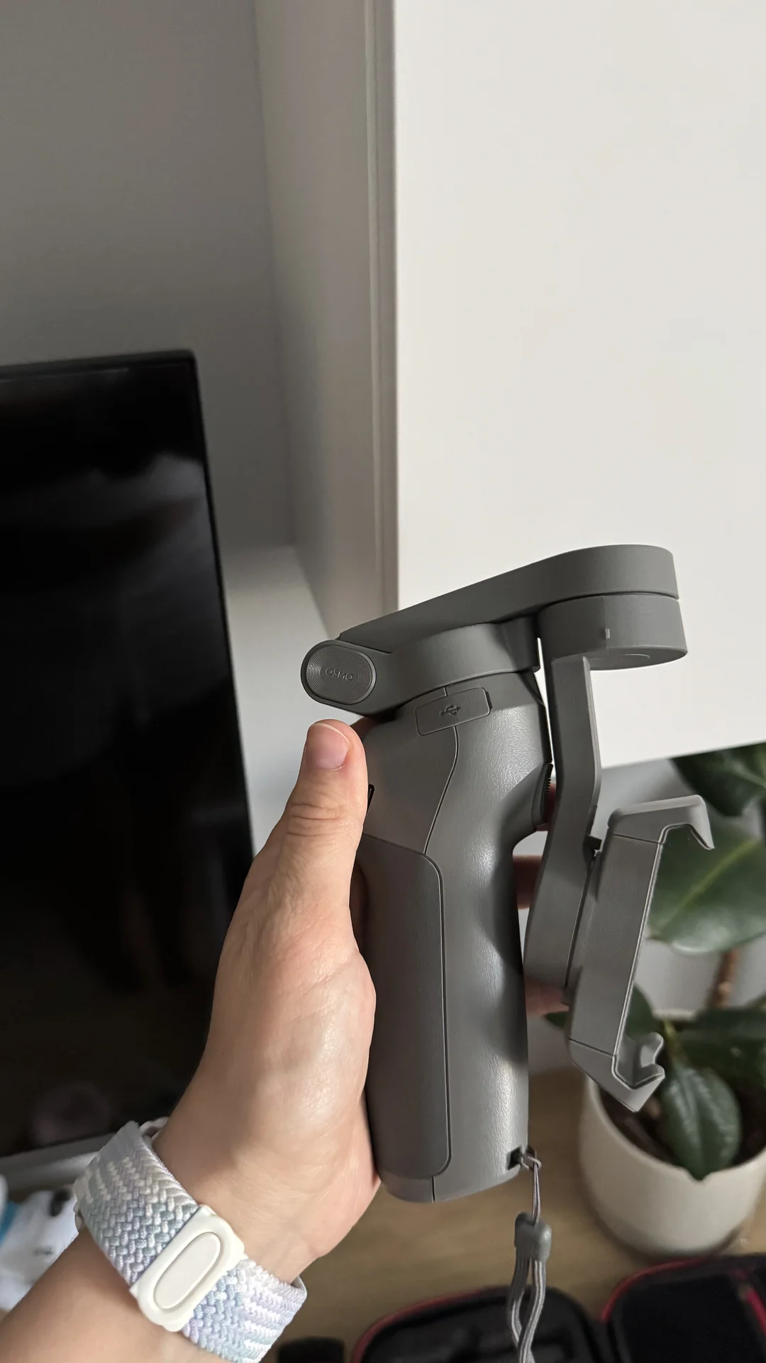 Стабилизатор для съемки dji osmo mobile 4 - миниатюра 2