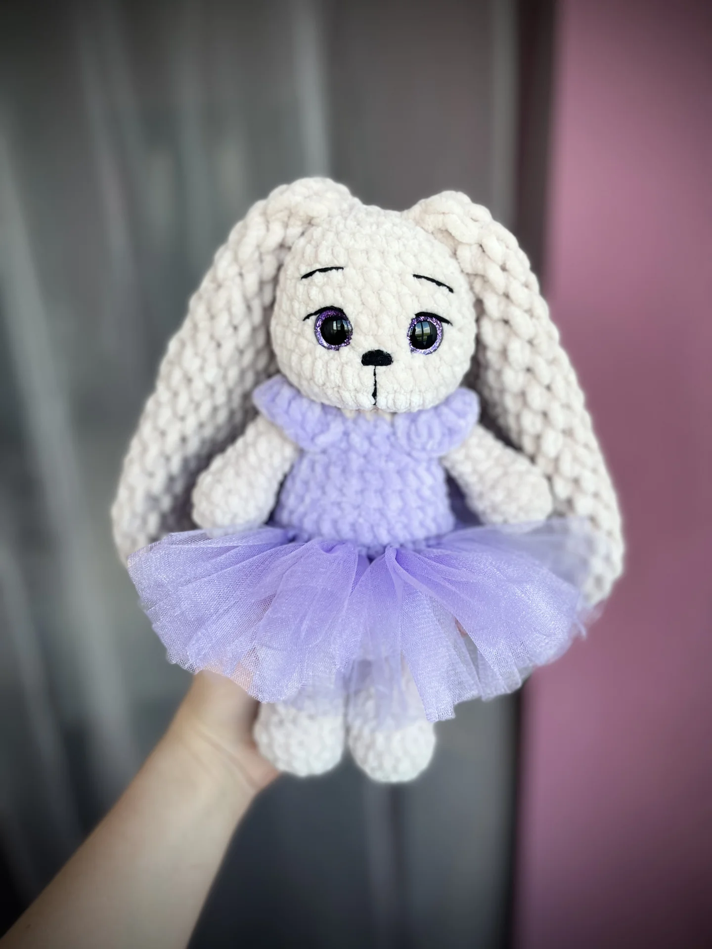 Вязаная игрушка зайка в платье - миниатюра 2