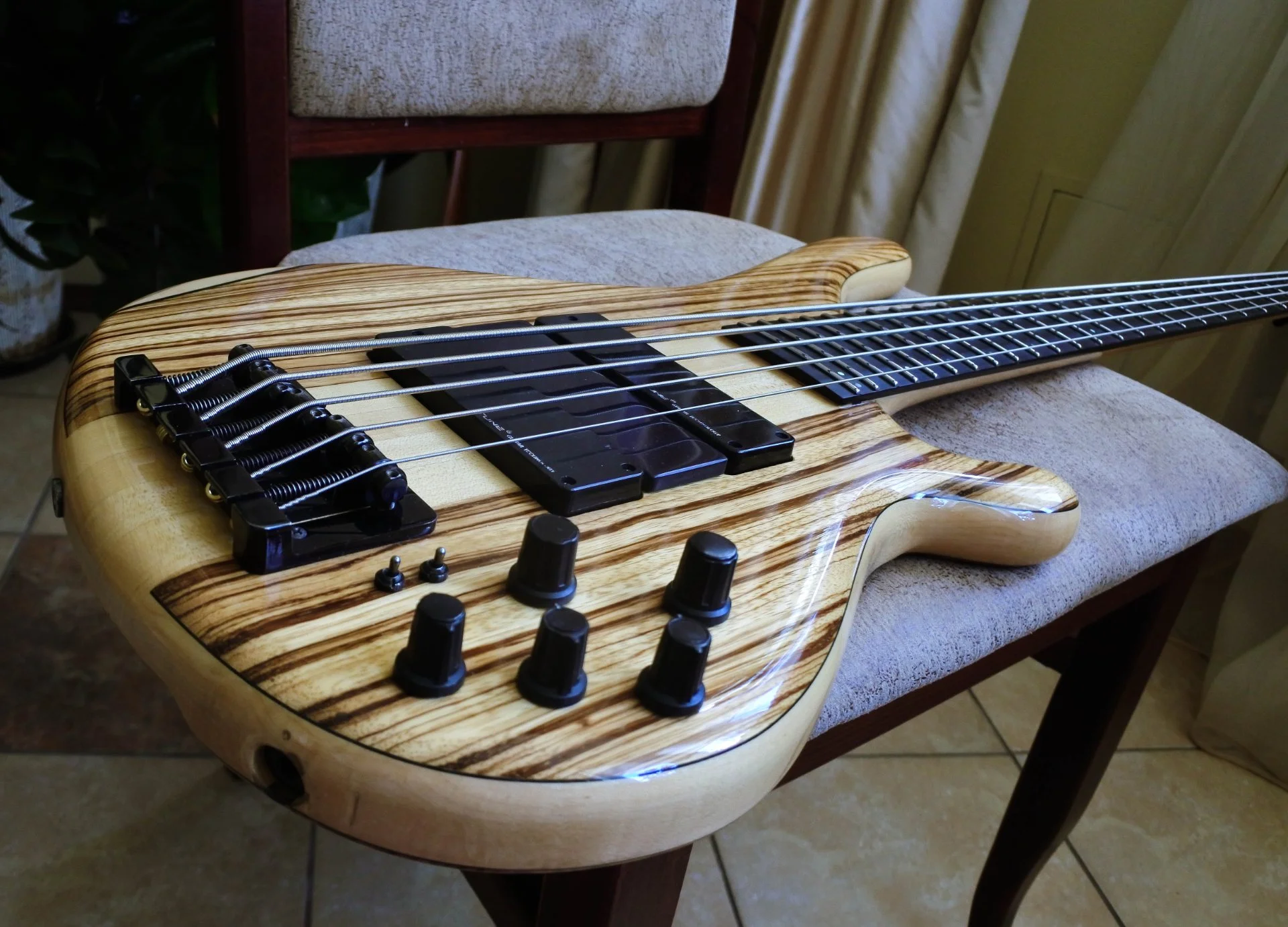 Бас-гитара Tune BE-5 ZW (gen1 Bullseye) - миниатюра 8