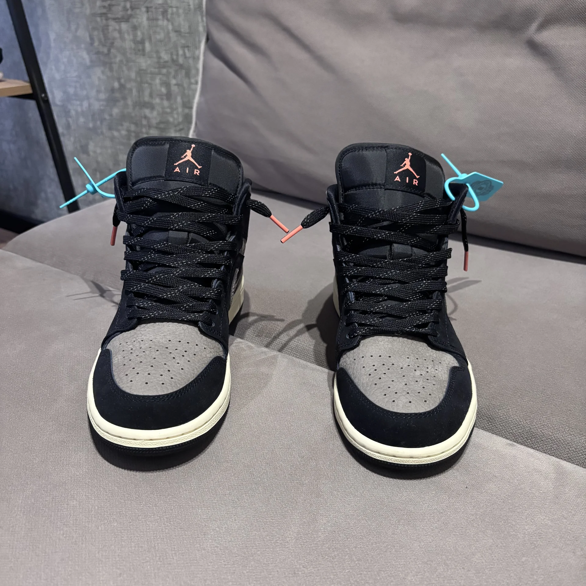Nike Air Jordan 1 mid SE Inside Out оригинал - миниатюра 2