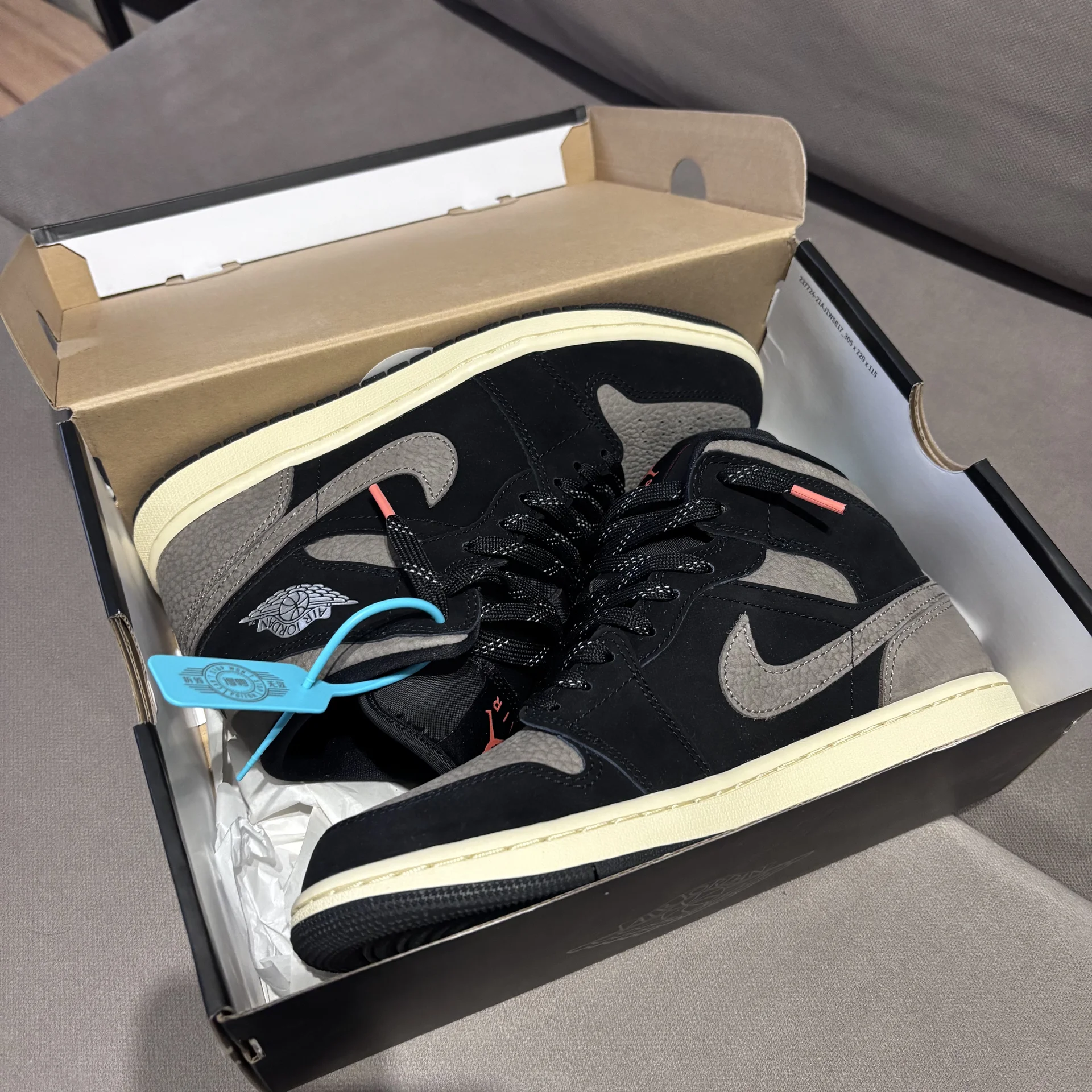 Nike Air Jordan 1 mid SE Inside Out оригинал - миниатюра 5