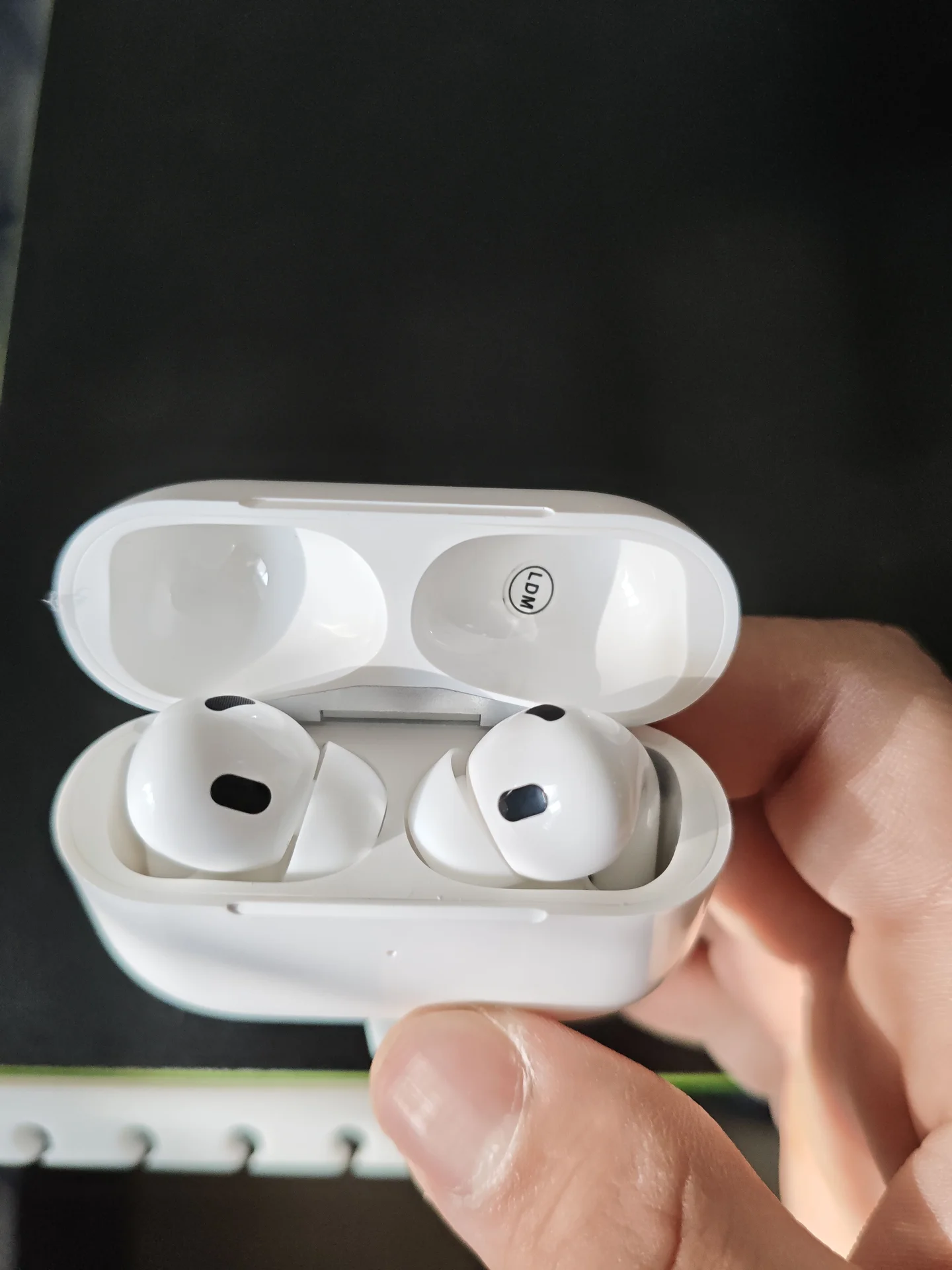 Копия Беспроводные наушники AirPods 2 - миниатюра 3