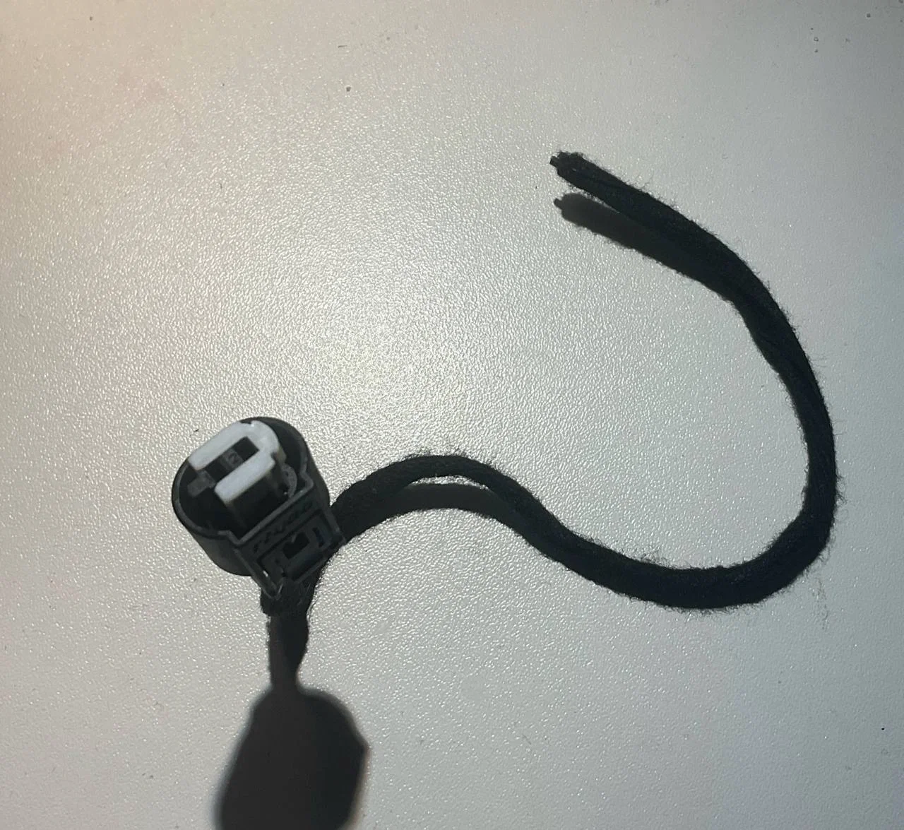 Двухконтактный разъем E60/F10/G30 - изображение 1