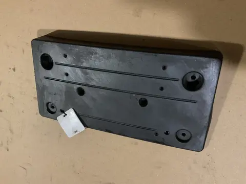 Подиум номерного знака F32