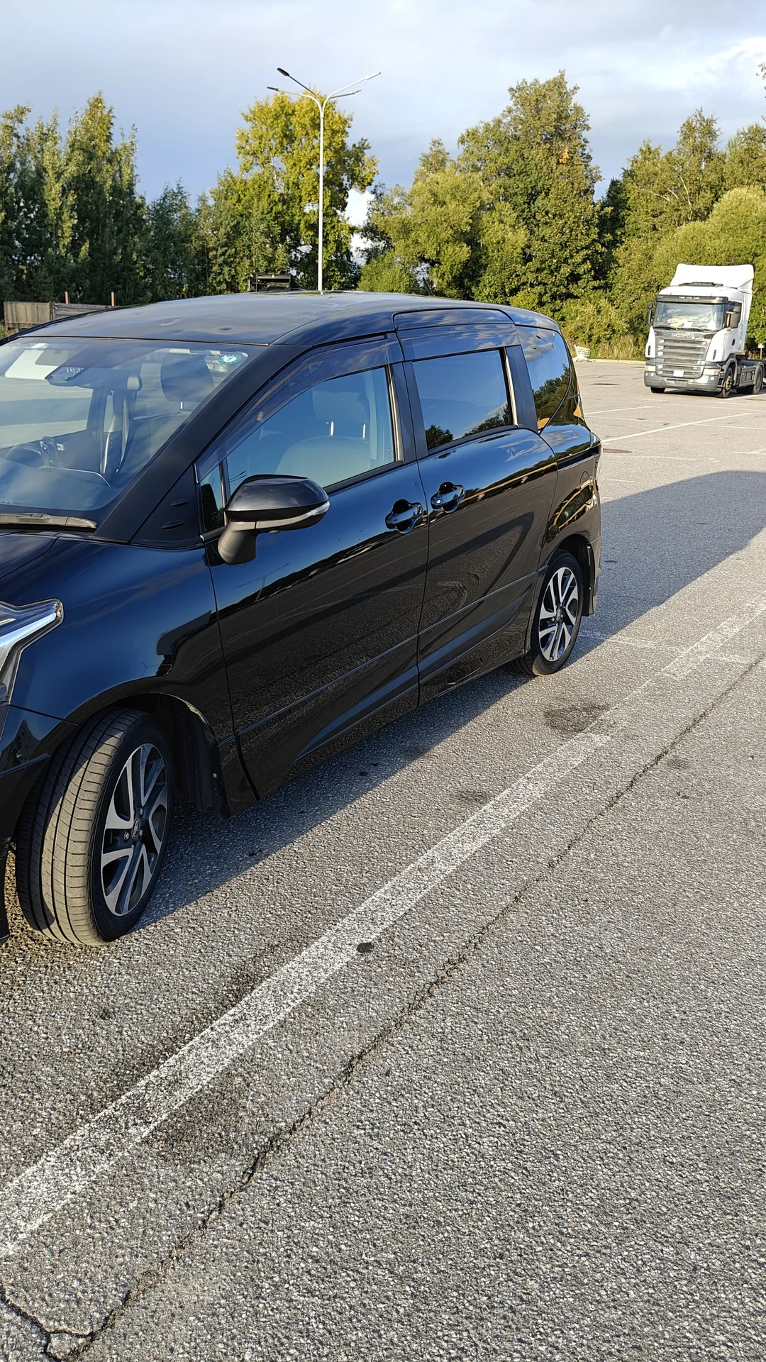 Продаю Toyota Sienta - миниатюра 4