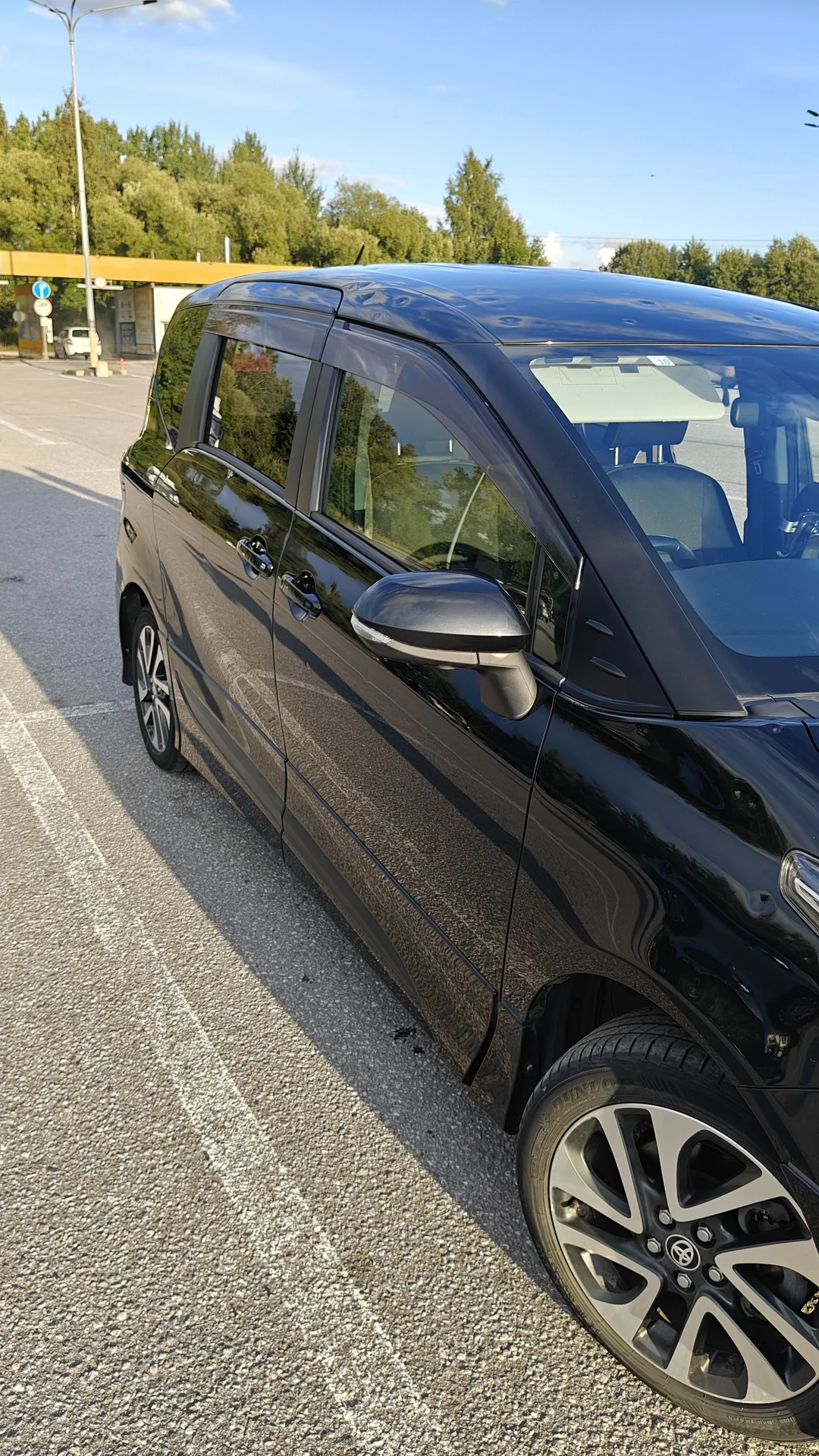 Продаю Toyota Sienta - миниатюра 8