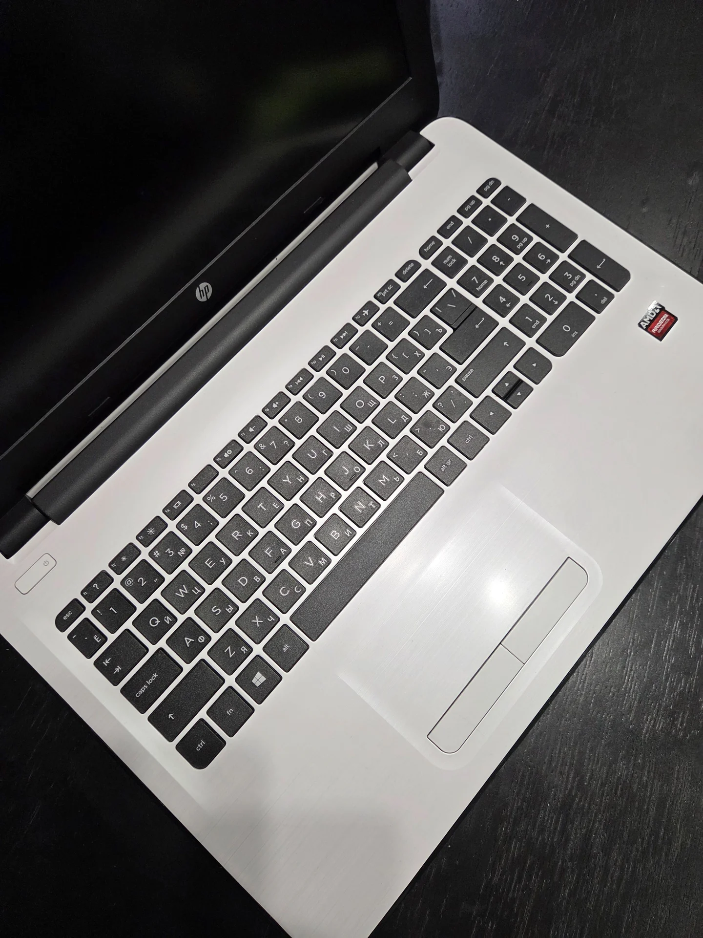 Ноутбук HP 15-ba568ur белый - миниатюра 2