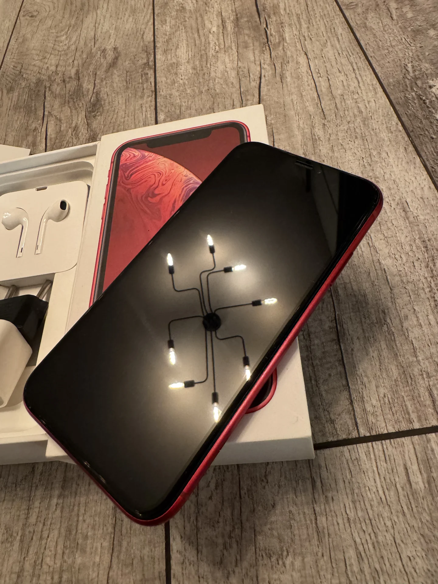 iPhone XR 128gb red - миниатюра 3
