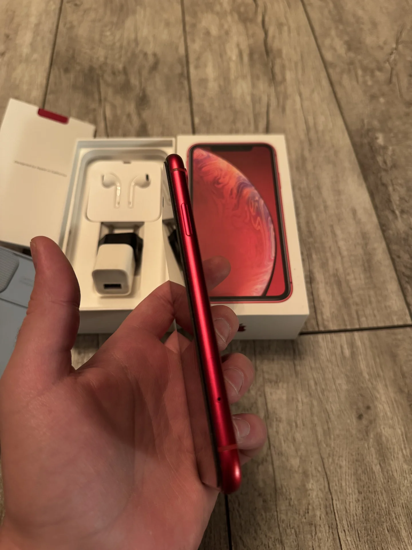 iPhone XR 128gb red - миниатюра 4