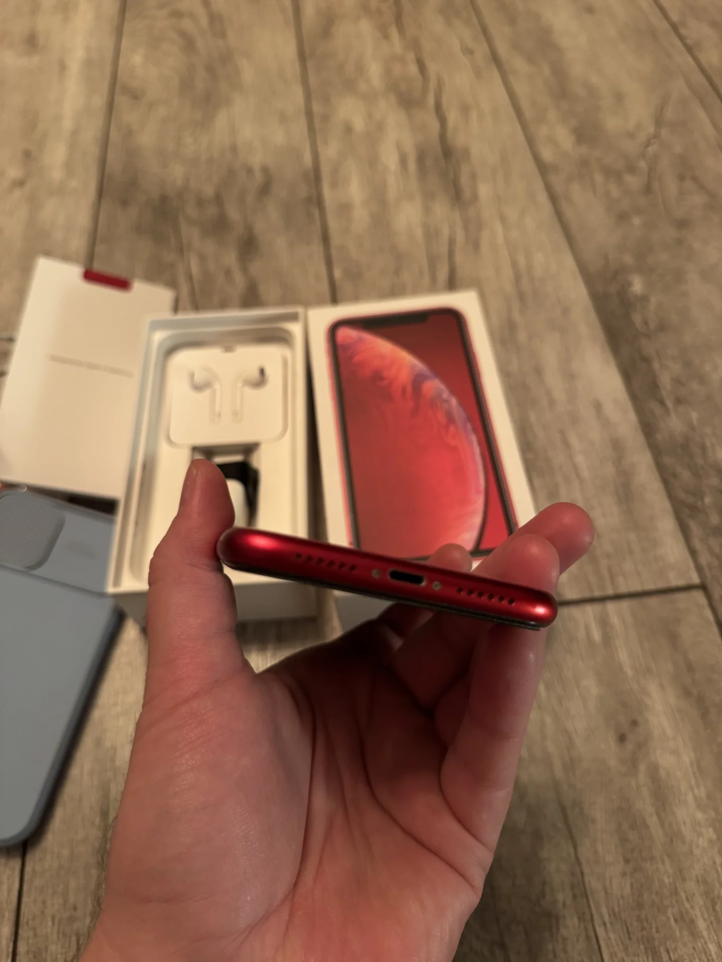 iPhone XR 128gb red - миниатюра 6