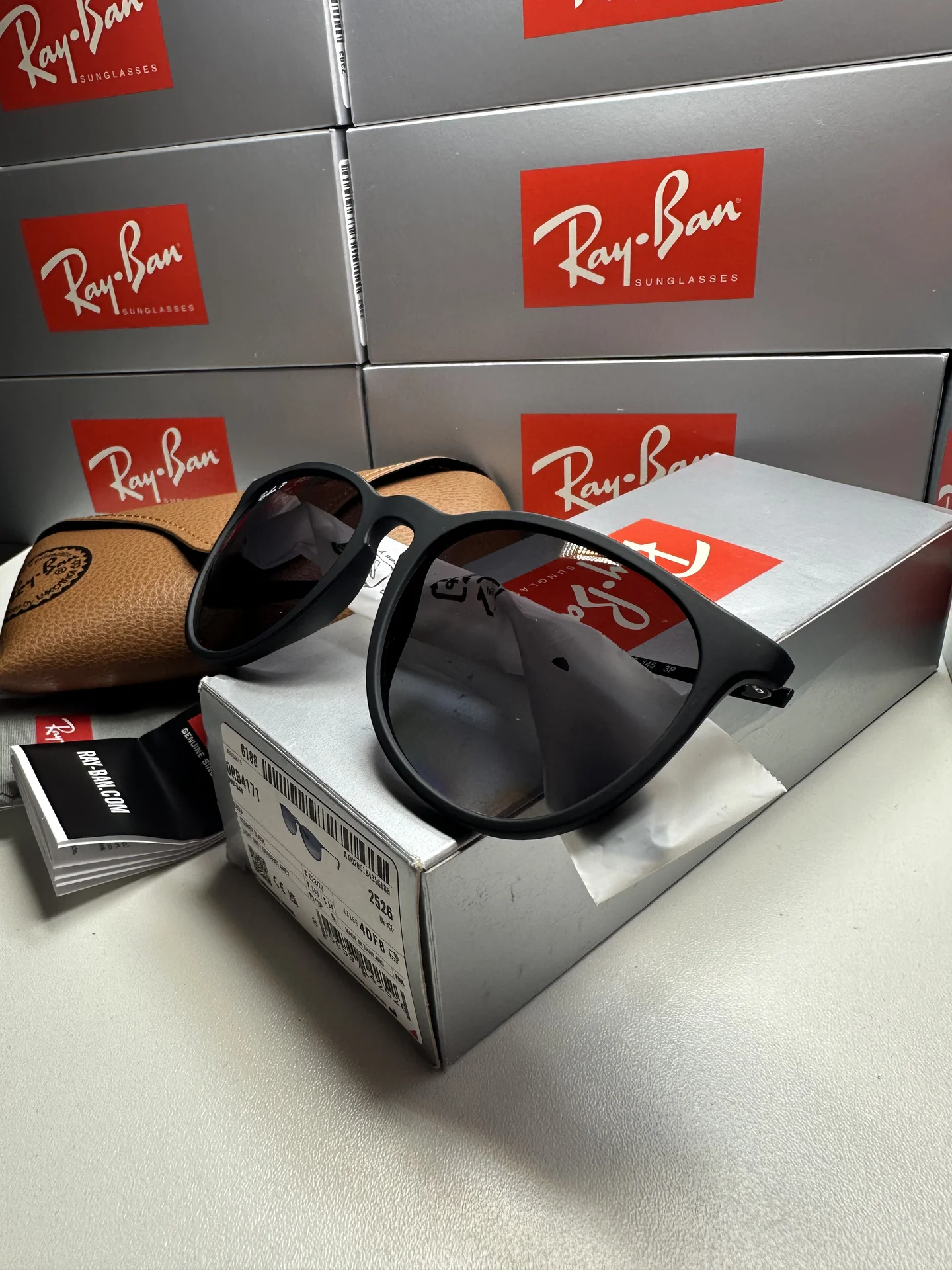 Ray Ban RB 4171 Erika - миниатюра 3