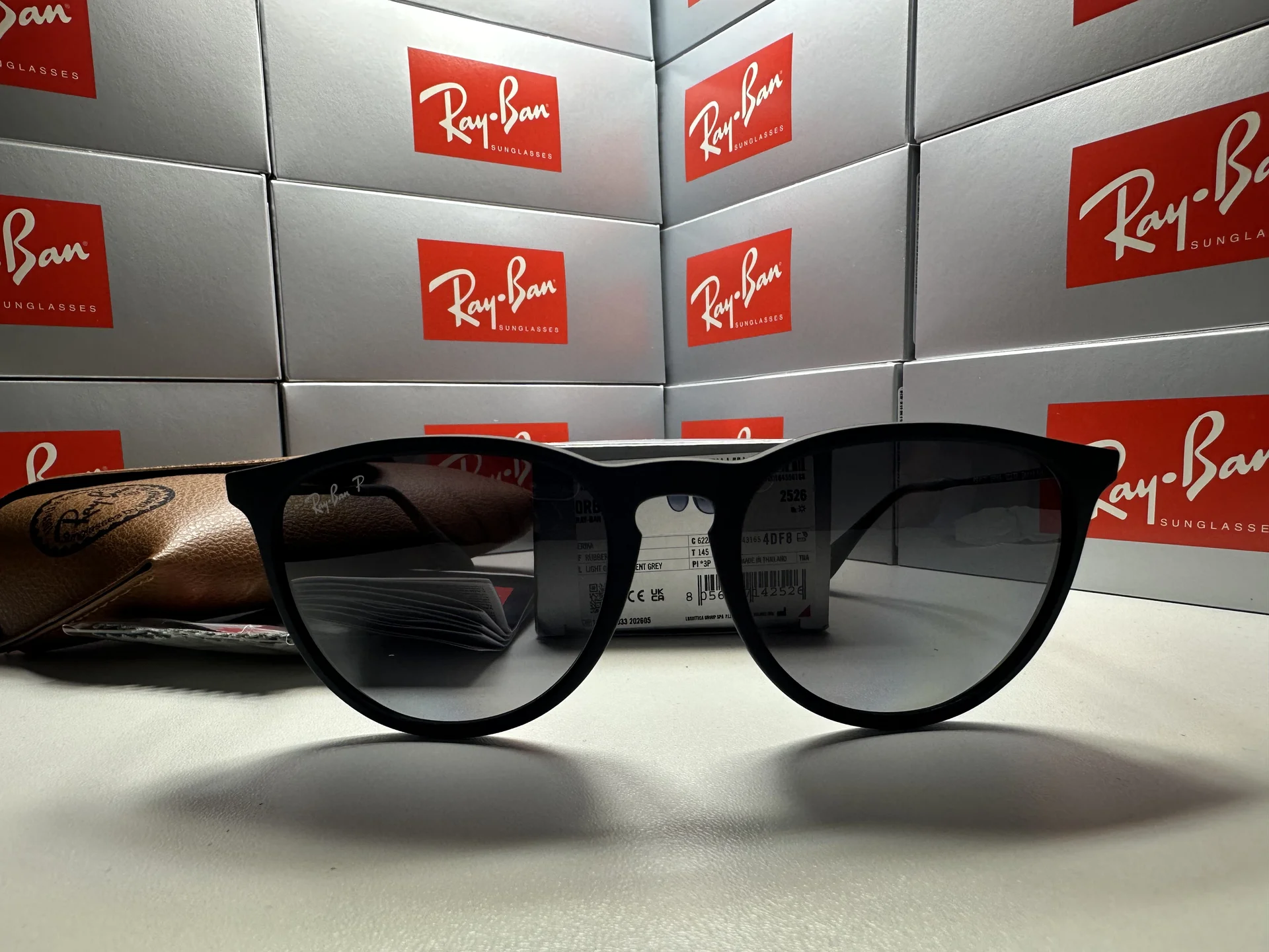 Ray Ban RB 4171 Erika - миниатюра 4