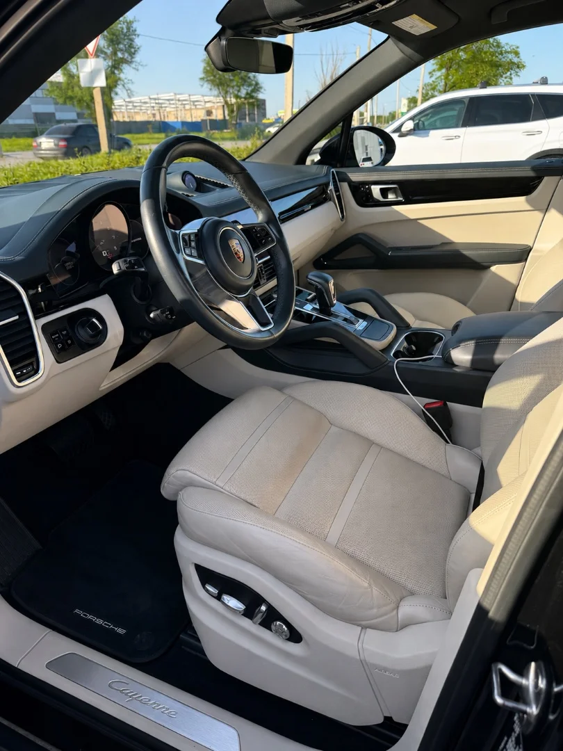 Porsche Cayenne 2020 - миниатюра 3