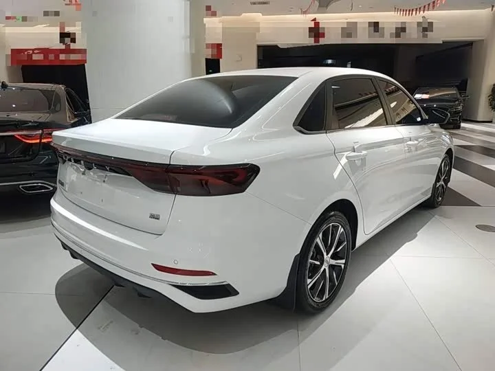 Автомобиль Geely Emgrand 4th Generation 1.5L CVT Flagship Model - миниатюра 4