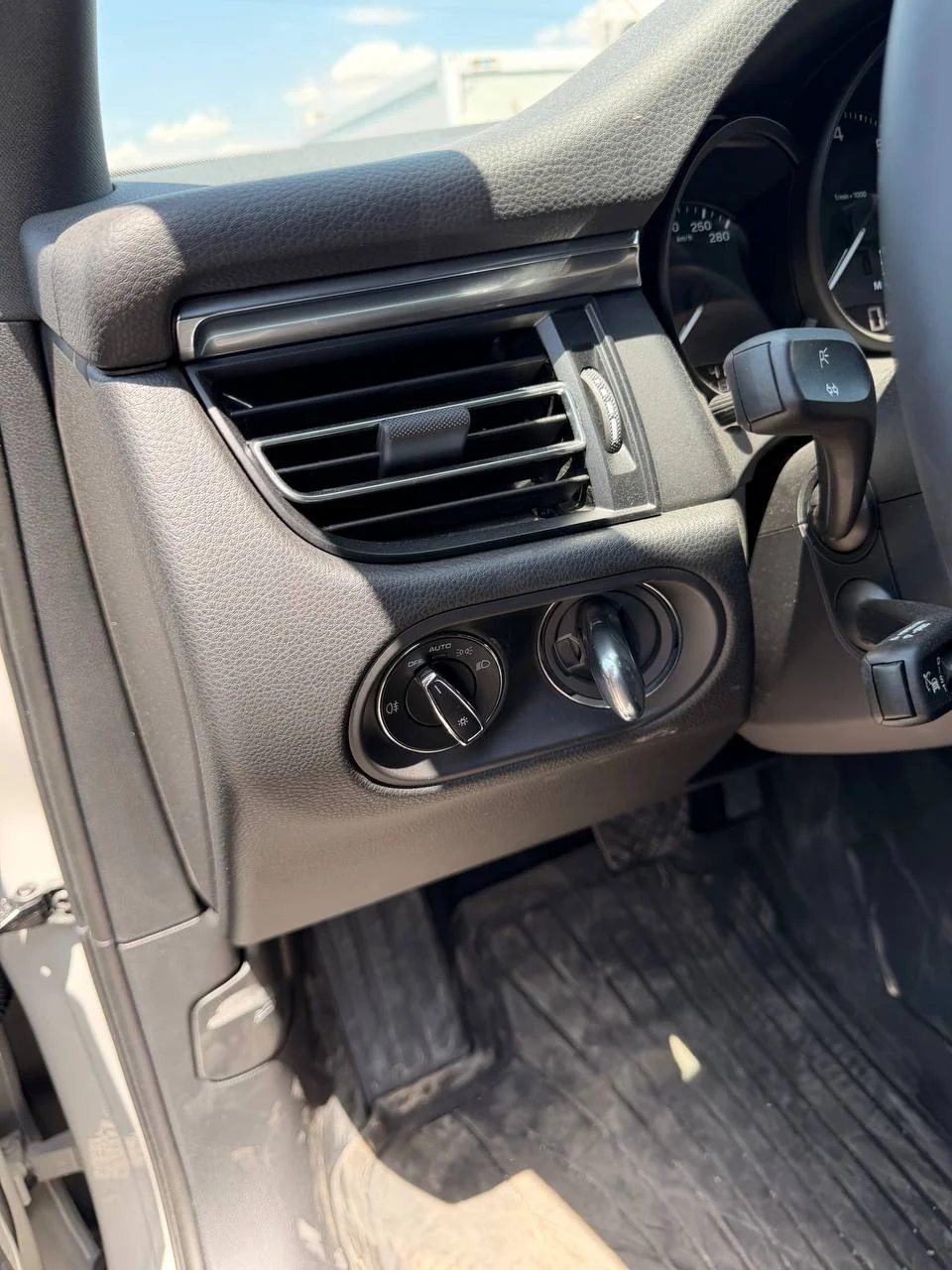 Porsche Macan - миниатюра 12