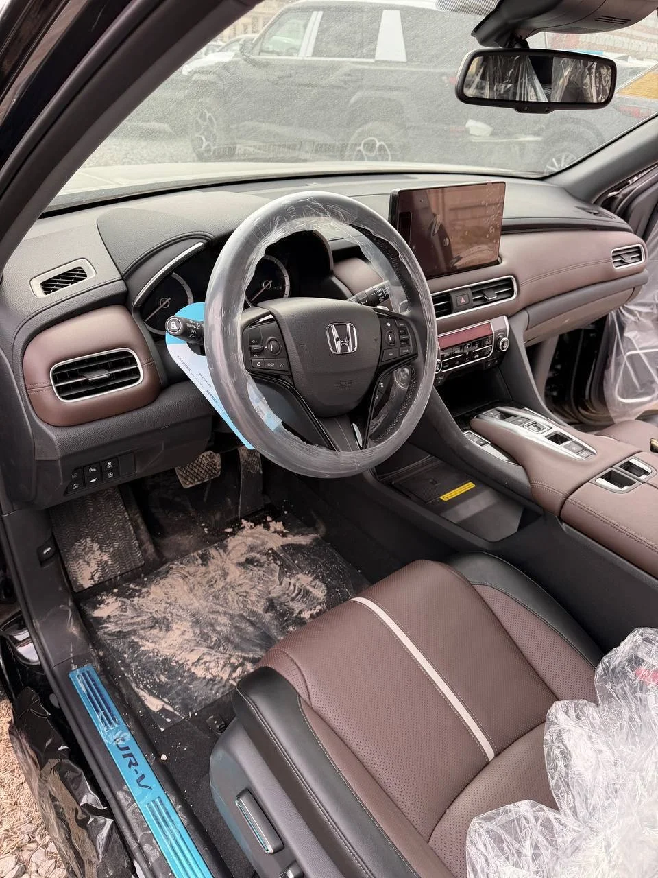 Honda UR-V 370 Turbo - миниатюра 5