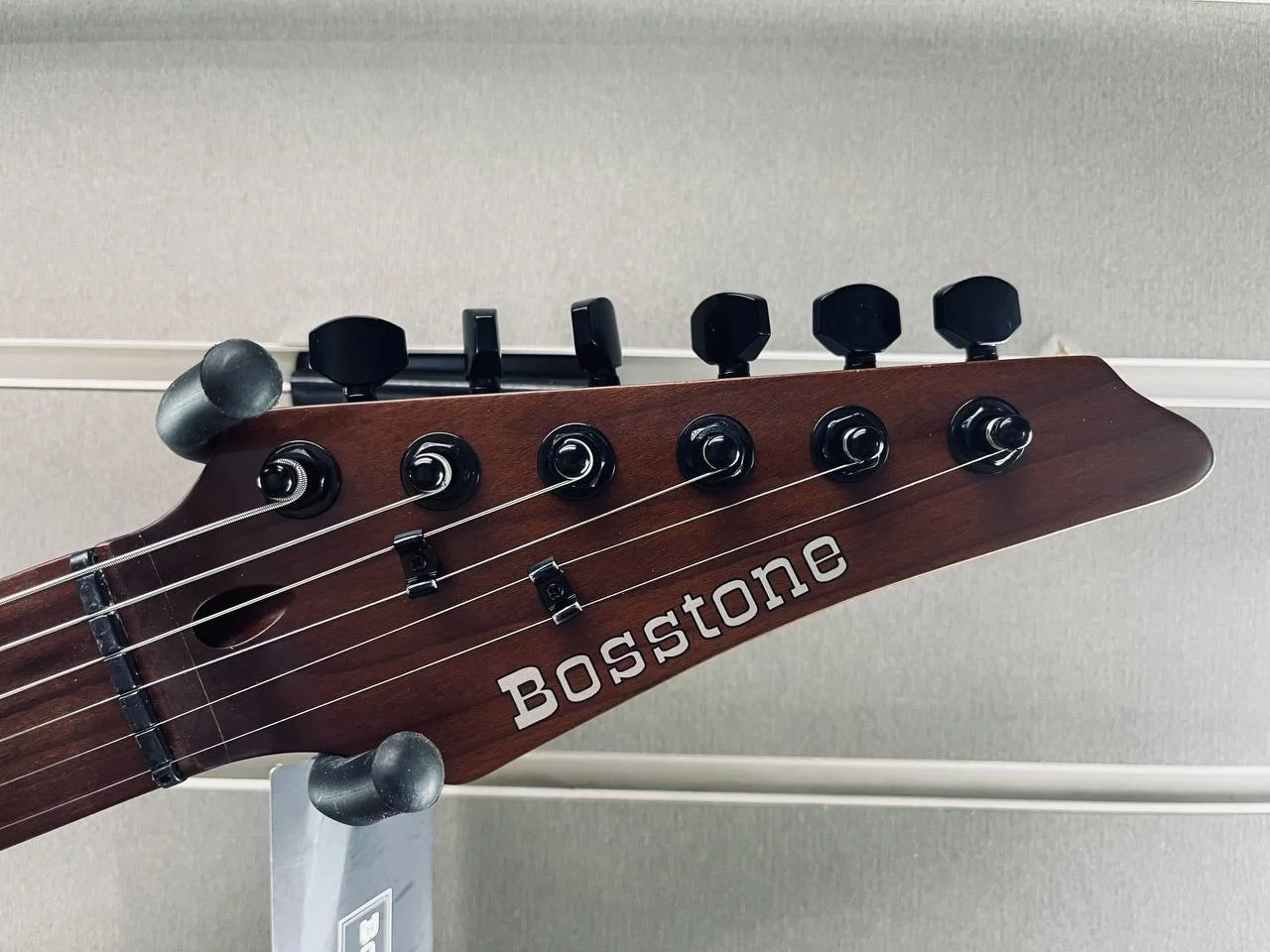электрогитара Bosstone SEG STR6 WH - миниатюра 2