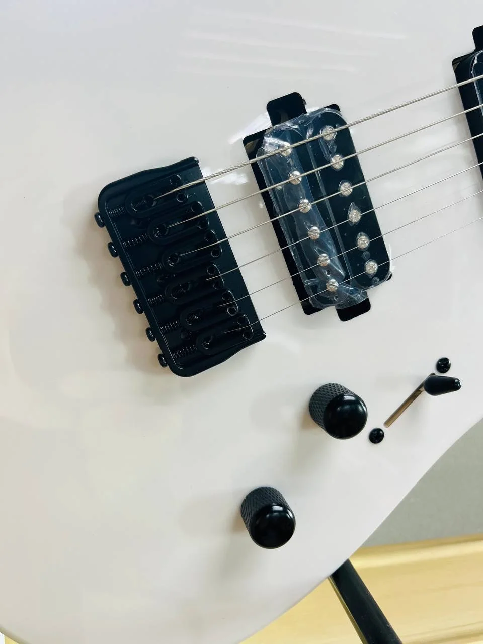 электрогитара Bosstone SEG STR6 WH - миниатюра 3
