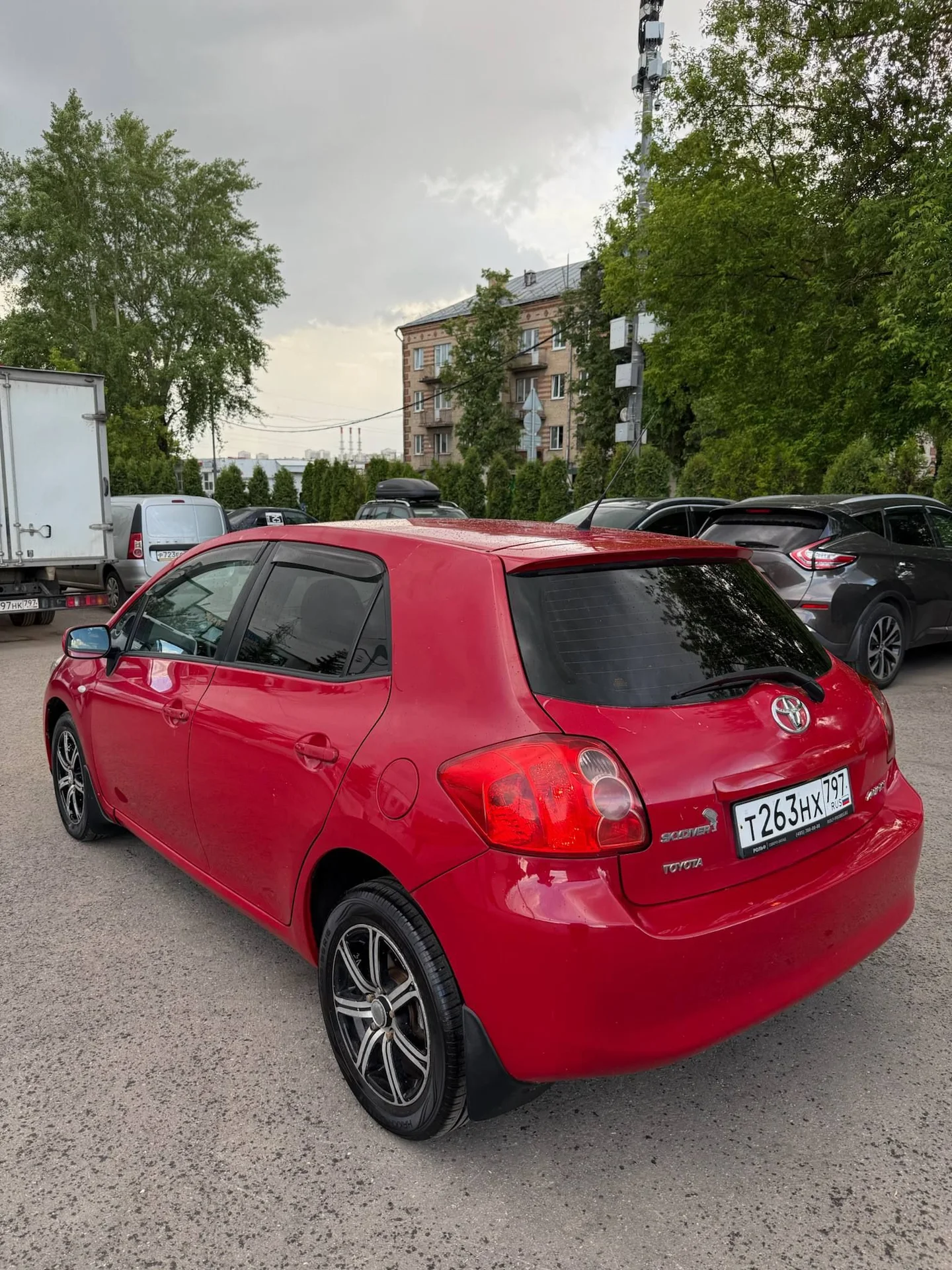 Автомобиль Toyota Auris - миниатюра 3