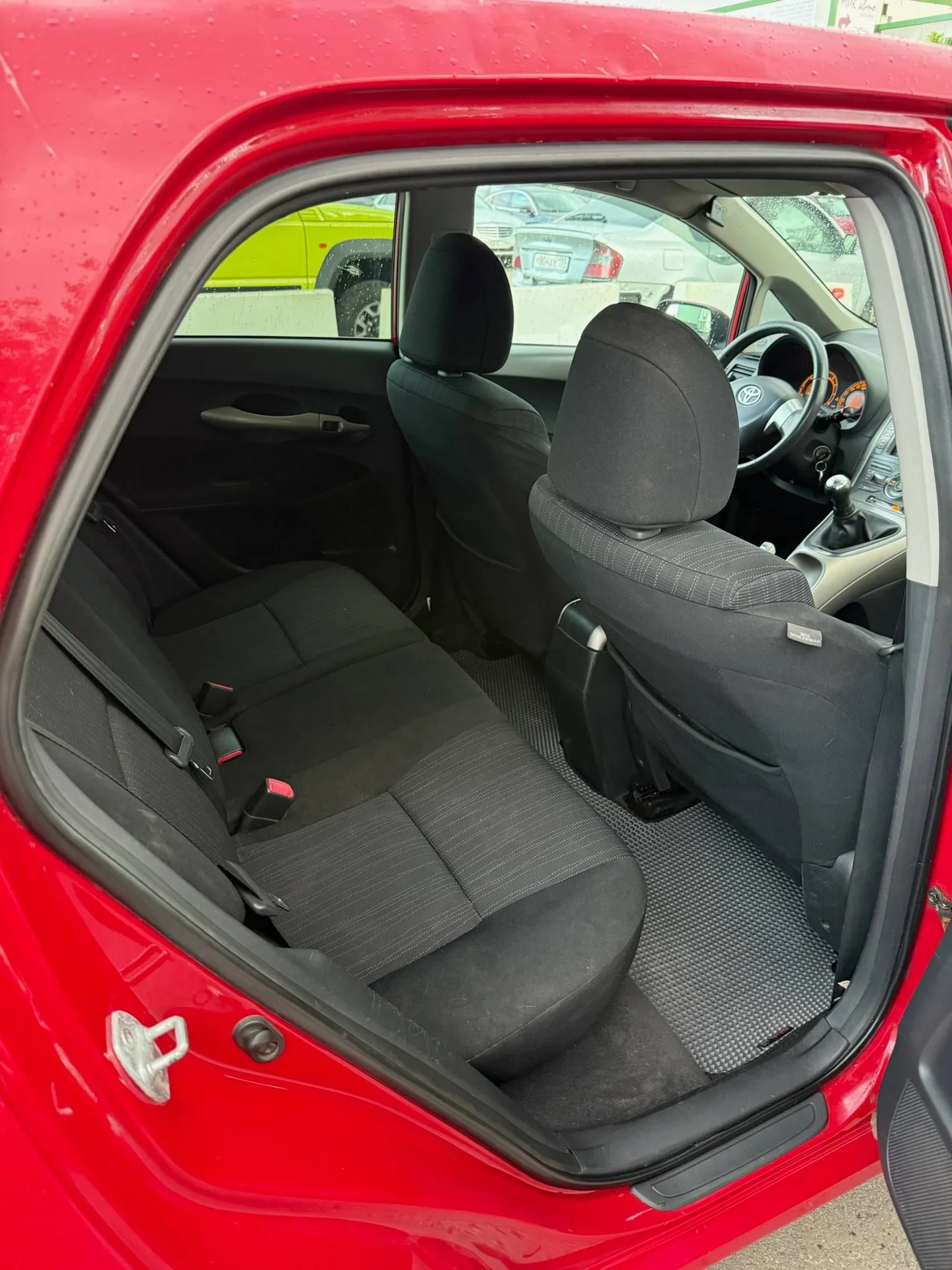 Автомобиль Toyota Auris - миниатюра 6