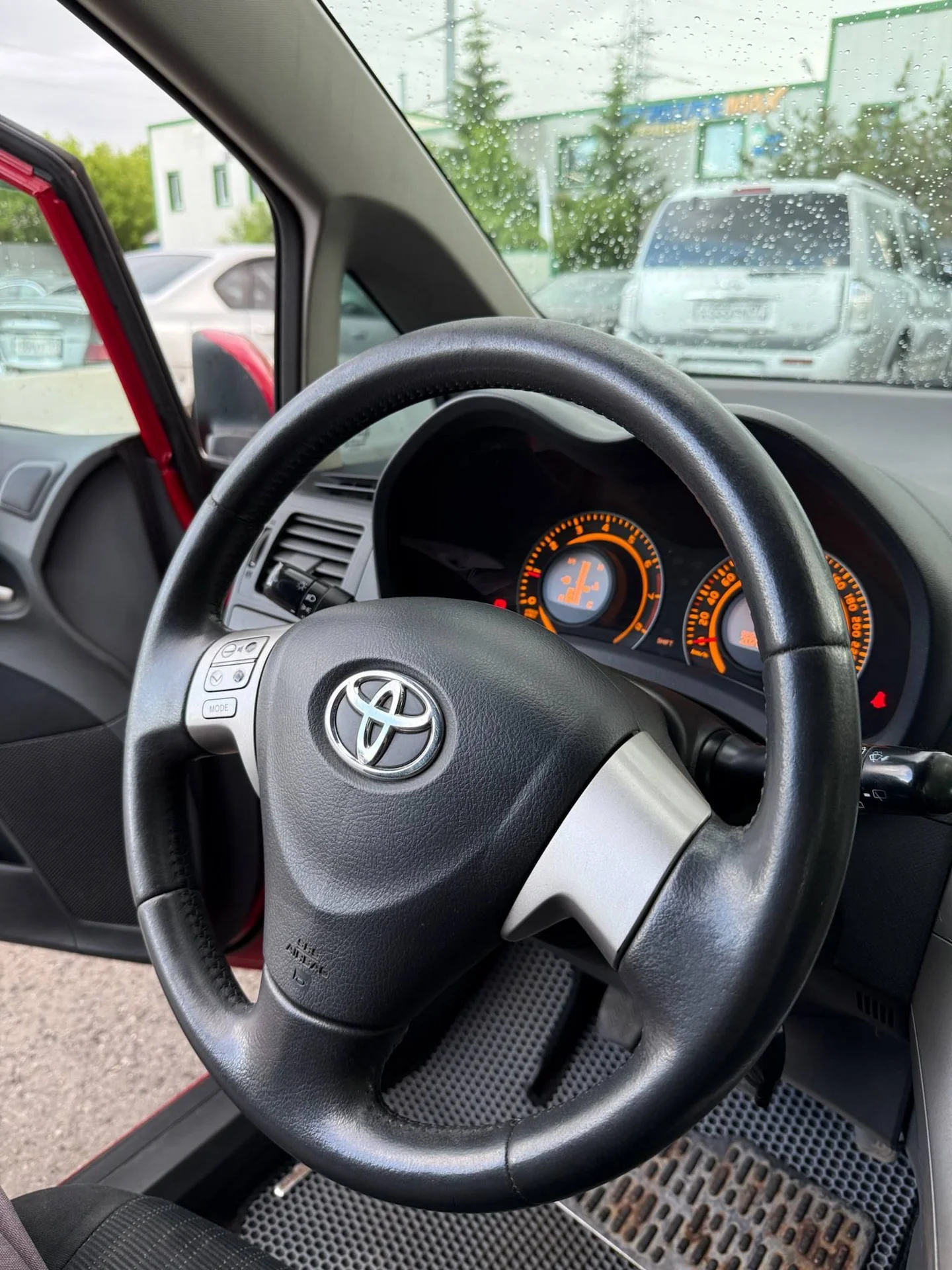 Автомобиль Toyota Auris - миниатюра 13