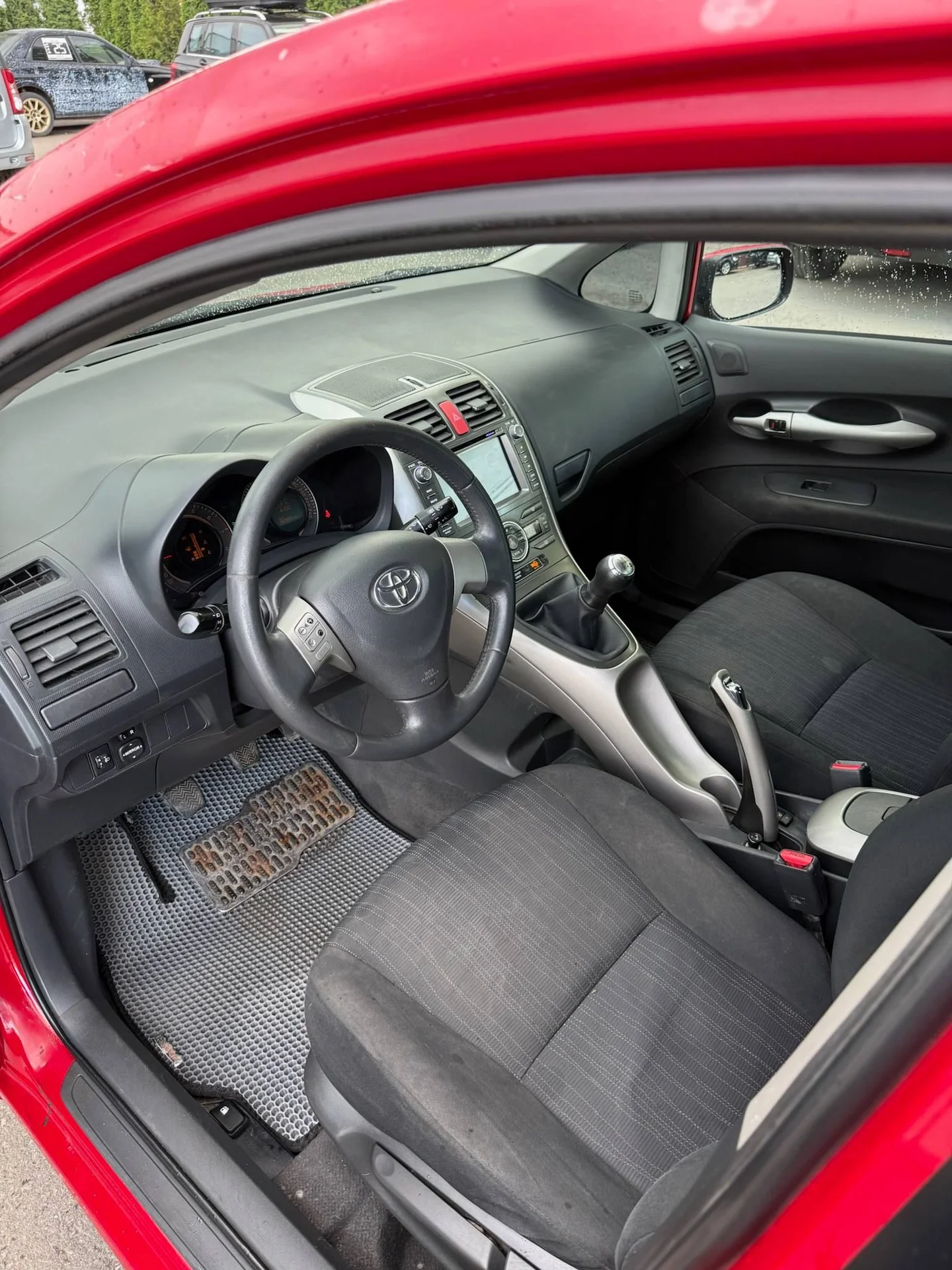 Автомобиль Toyota Auris - миниатюра 16