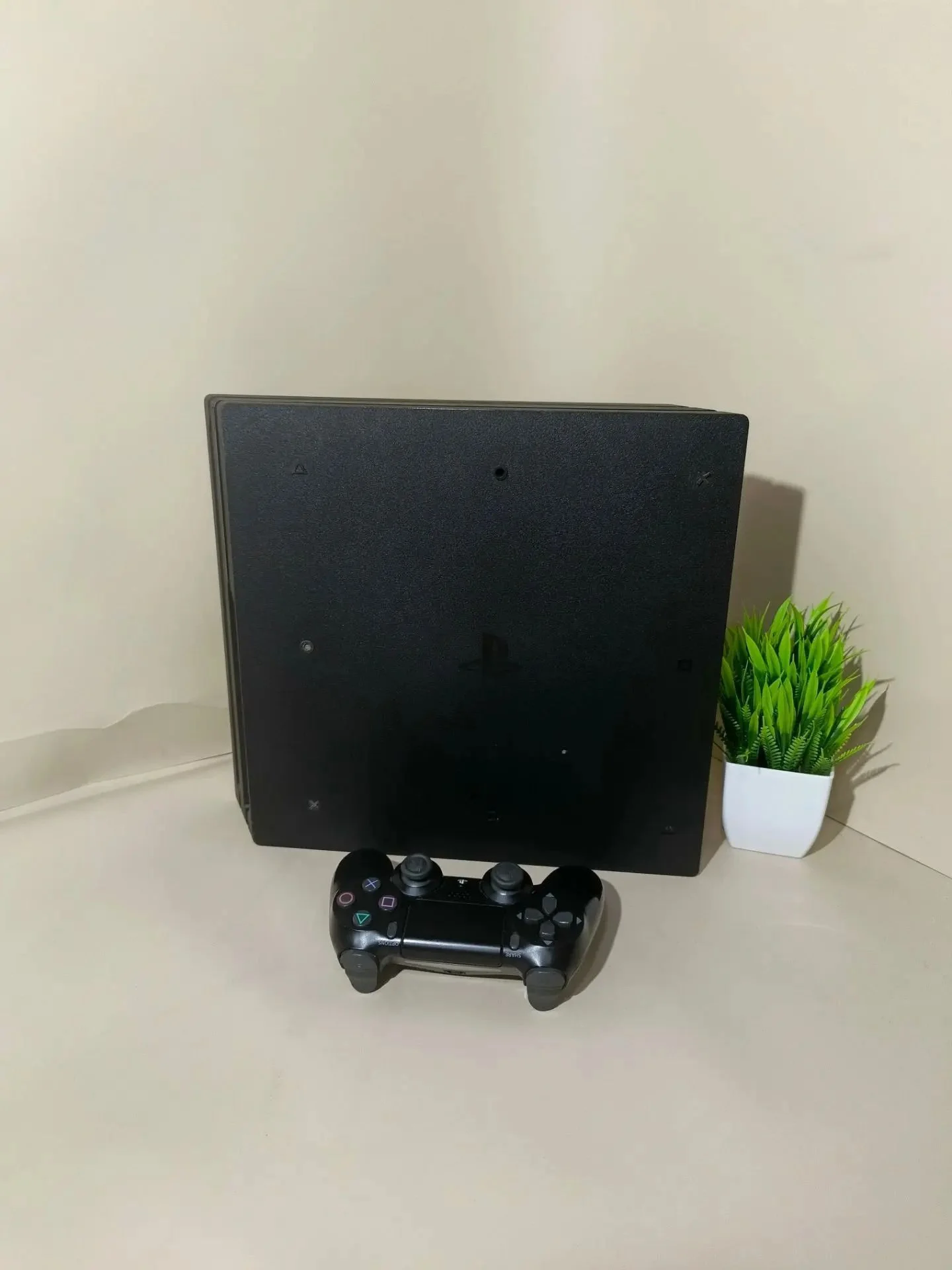 Игровая приставка Sony PS4 Pro 1 ТБ - миниатюра 3