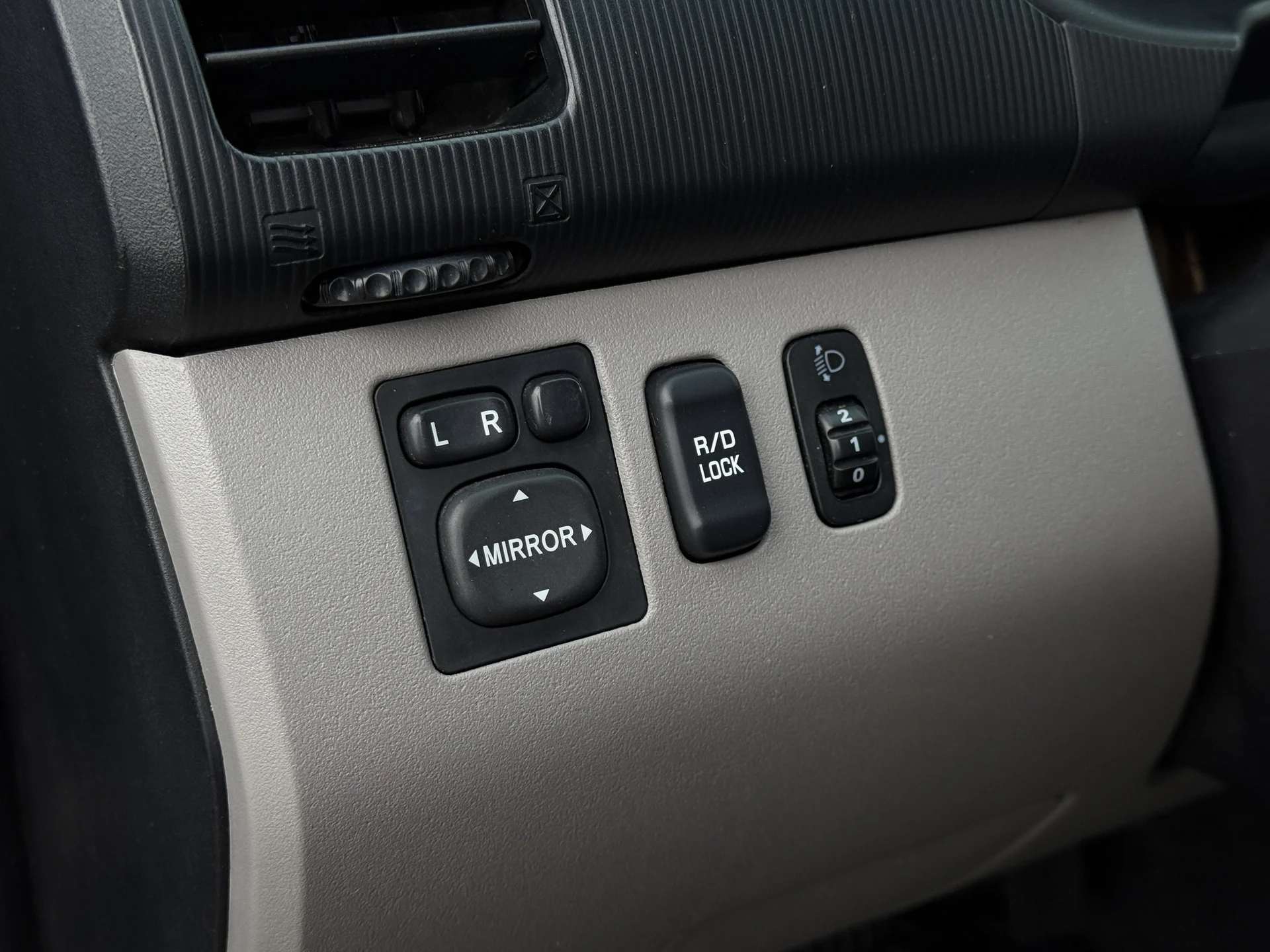 Mitsubishi L200 2012 - миниатюра 12