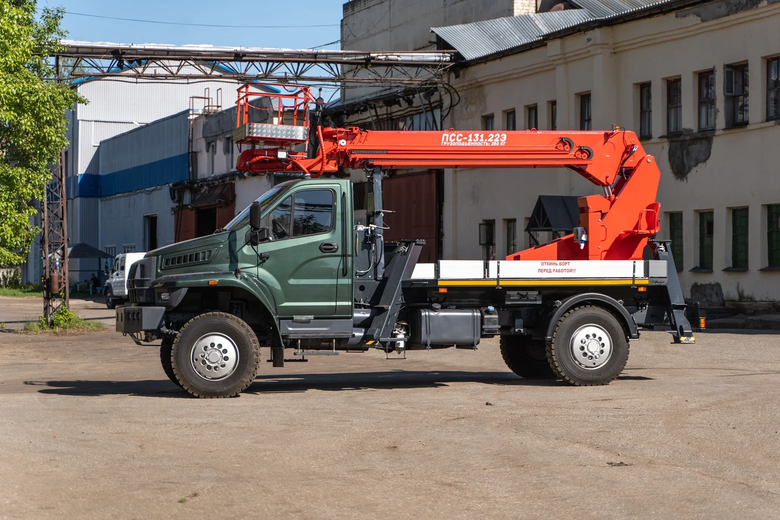 Автовышка ПСС-131.22Э на шасси УРАЛ-43206-67 - миниатюра 2