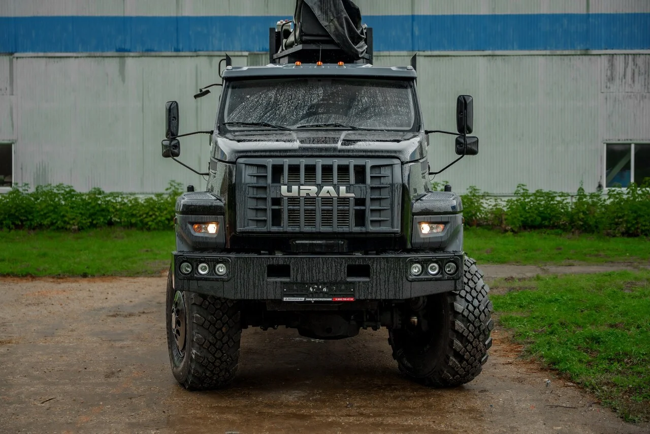 Бурильно-крановая машина ML 5600Z на шасси УРАЛ 43206 - миниатюра 2