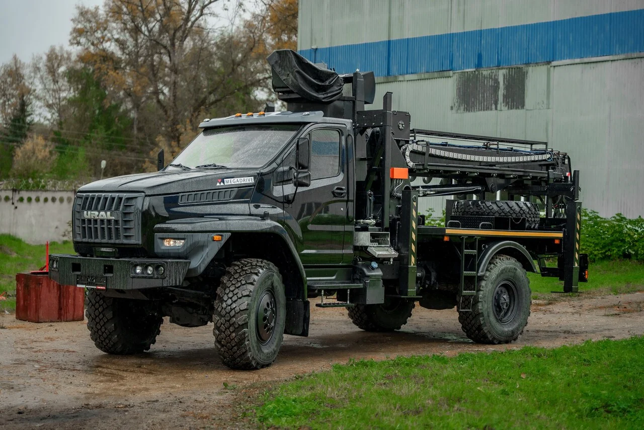 Бурильно-крановая машина ML 5600Z на шасси УРАЛ 43206 - миниатюра 3